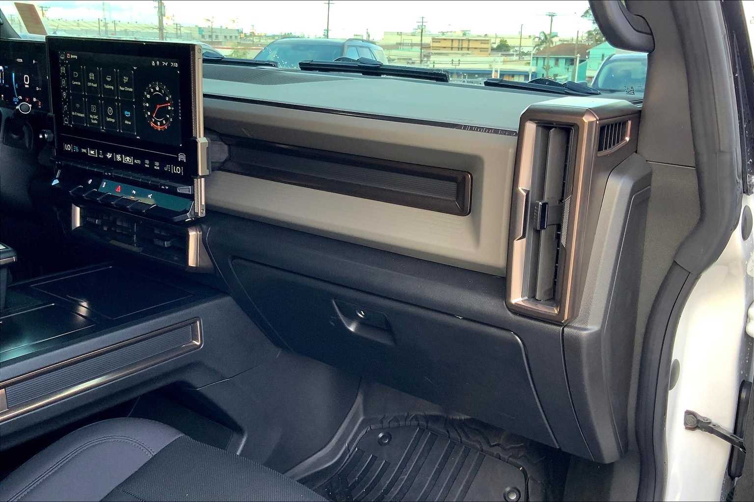 Thumbnail: 2025 GMC Hummer EV - 23