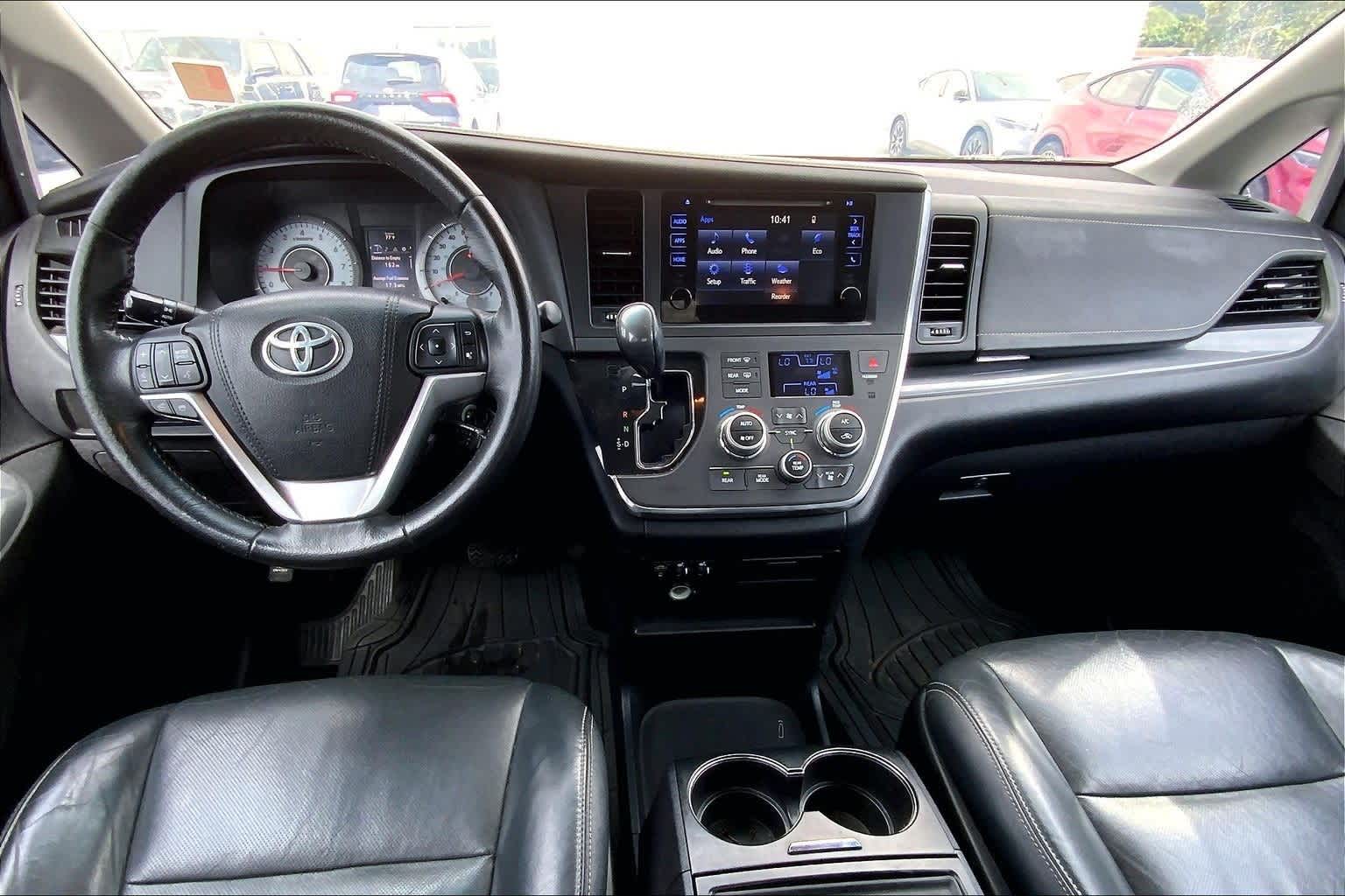 Thumbnail: 2015 Toyota Sienna - 10