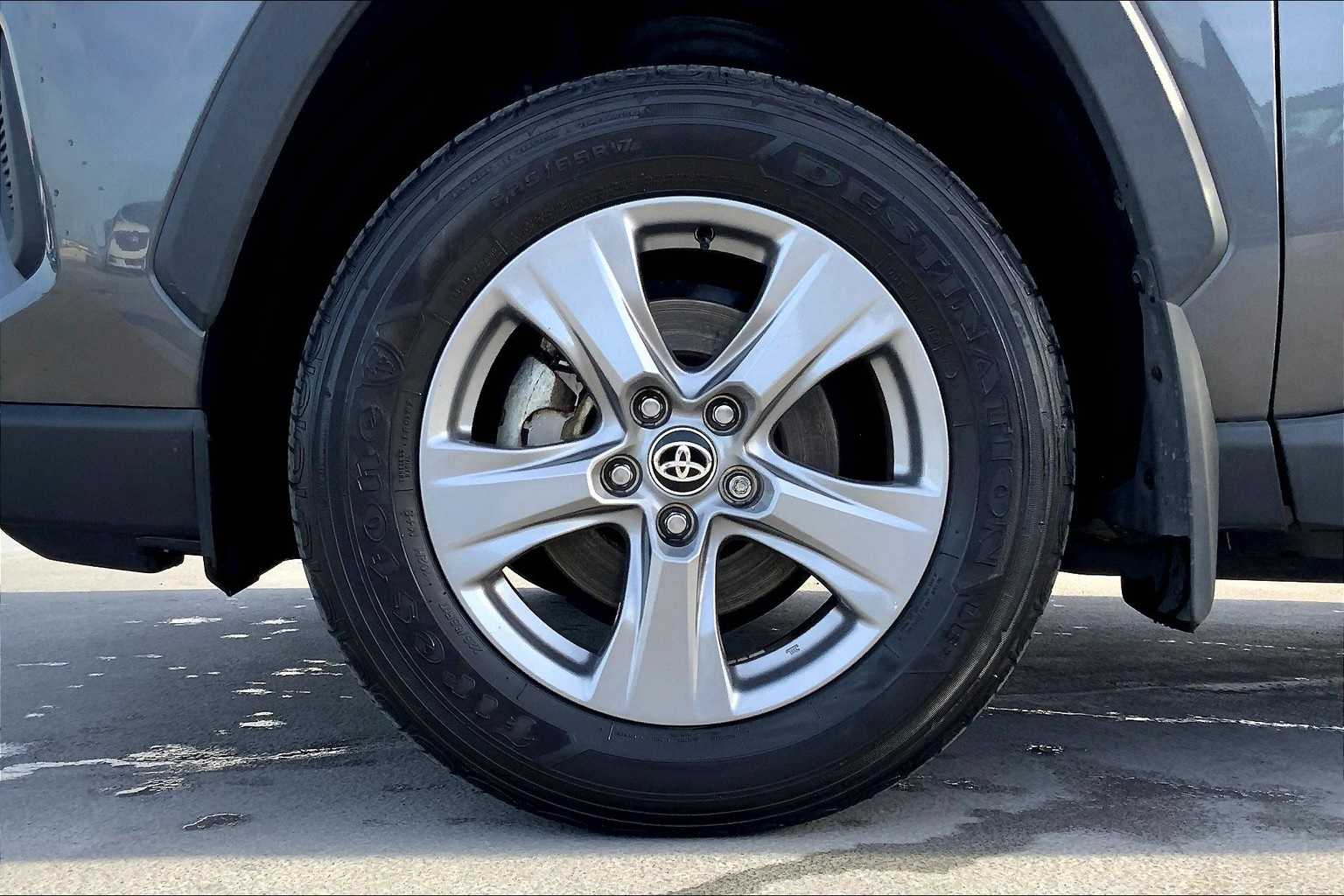 Thumbnail: 2022 Toyota RAV4 - 8
