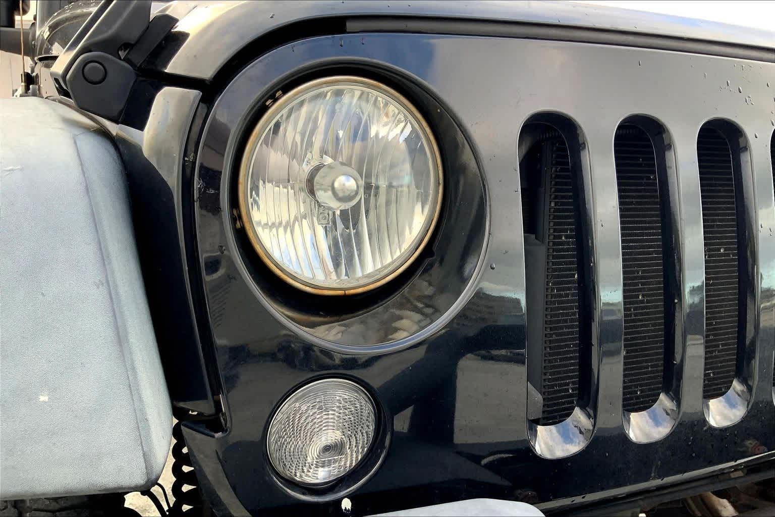 Thumbnail: 2015 Jeep Wrangler - 31