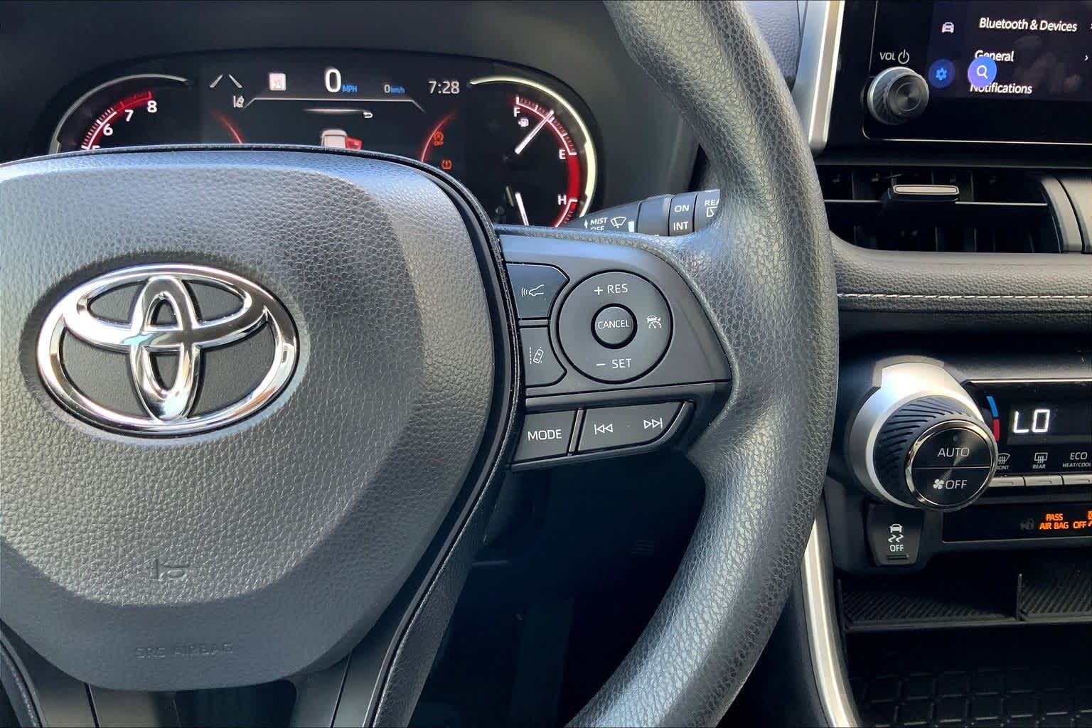 Thumbnail: 2025 Toyota RAV4 - 25