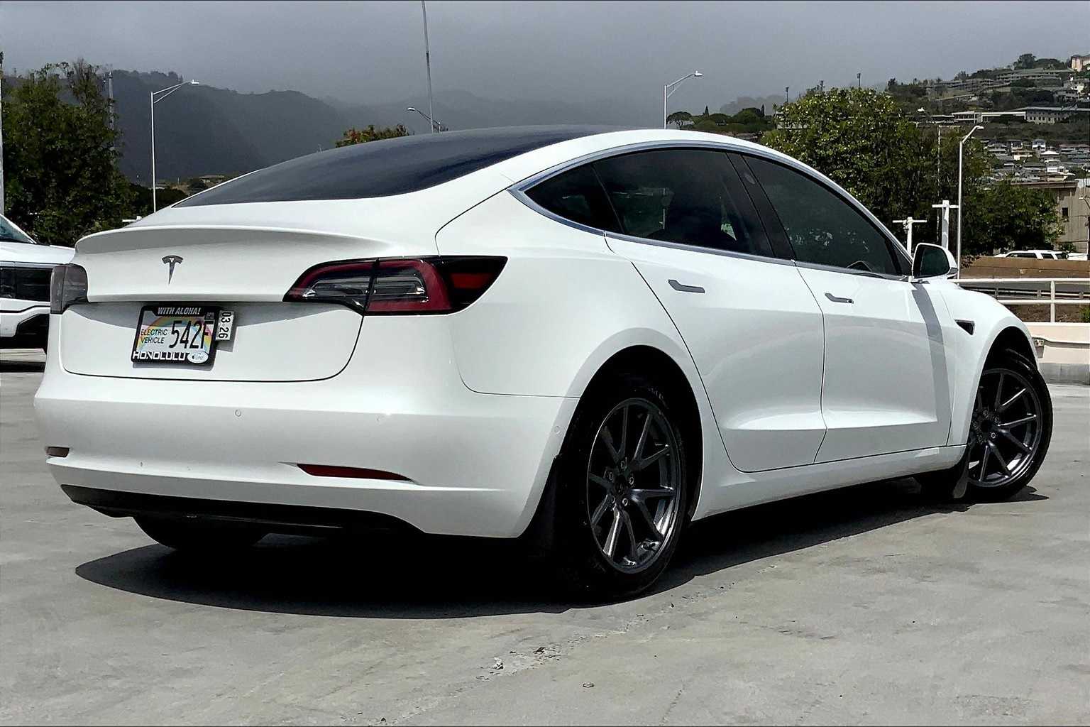 Thumbnail: 2019 Tesla Model 3 - 22