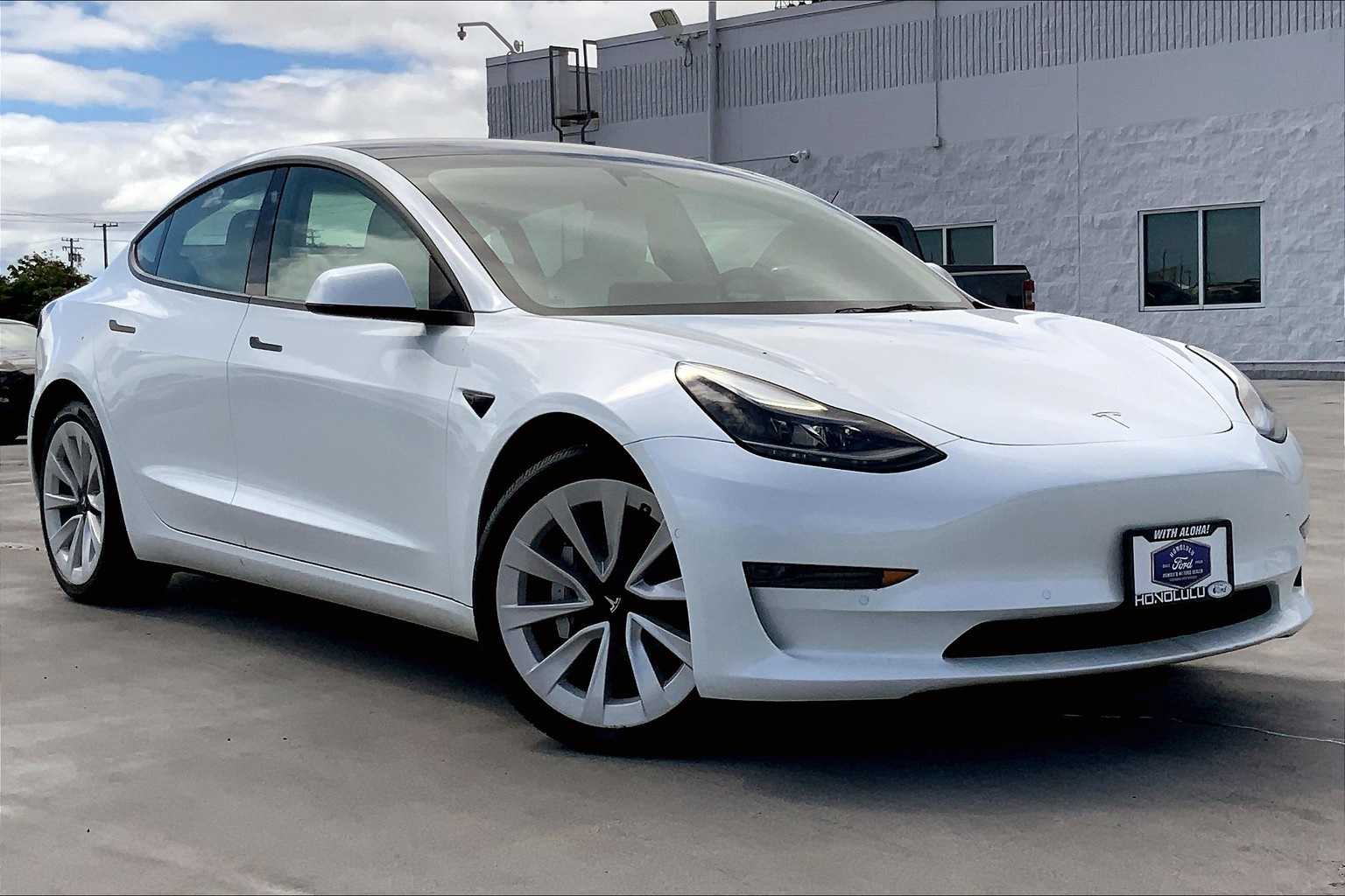 Thumbnail: 2022 Tesla Model 3 - 21