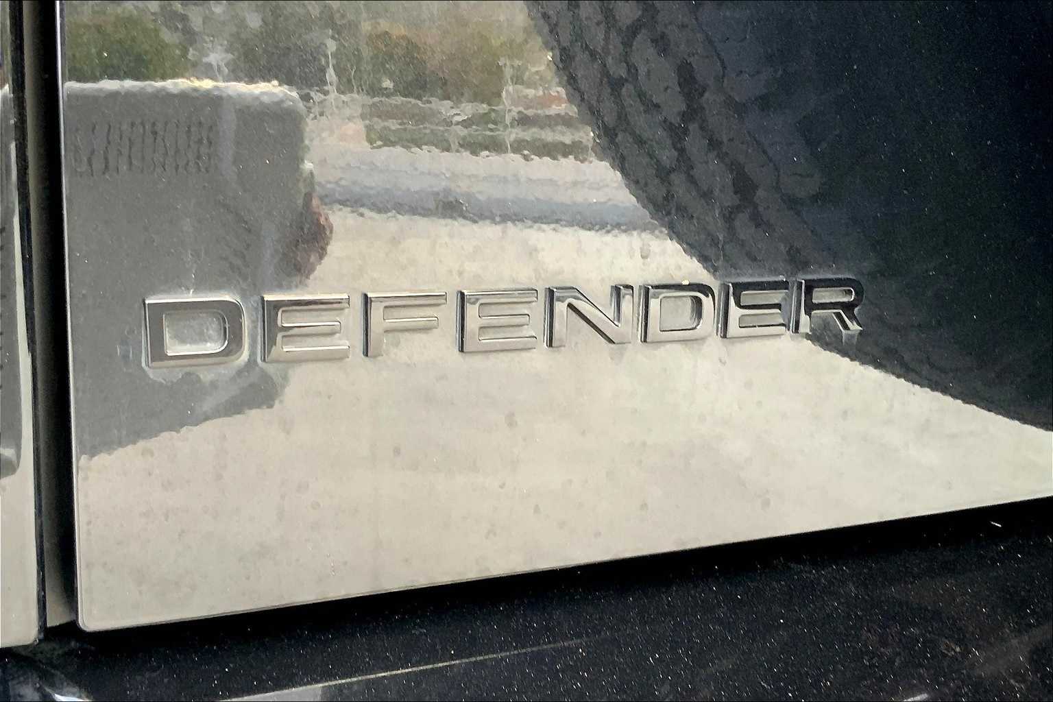 Thumbnail: 2023 Land Rover Defender - 7