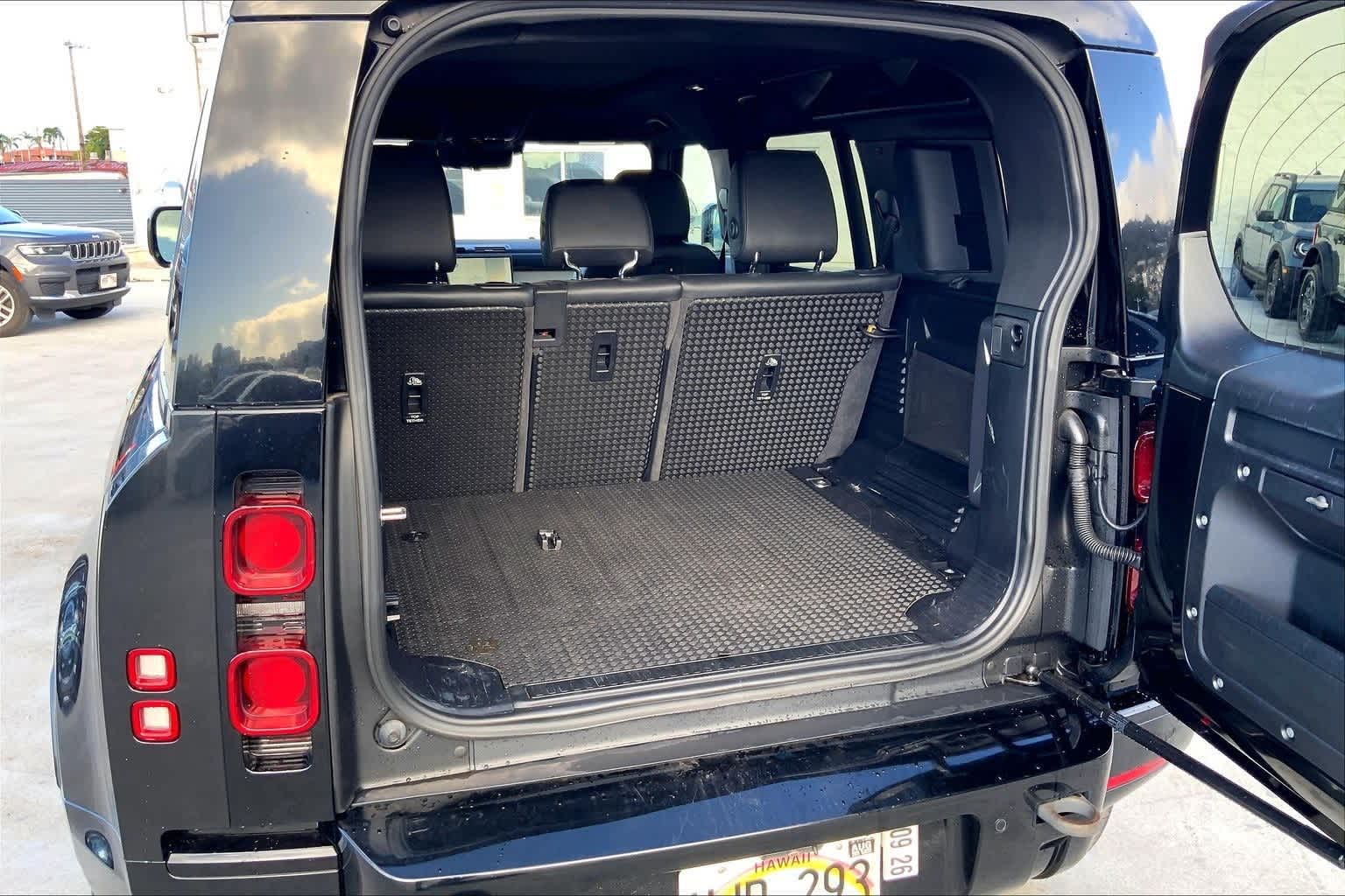 Thumbnail: 2022 Land Rover Defender - 18