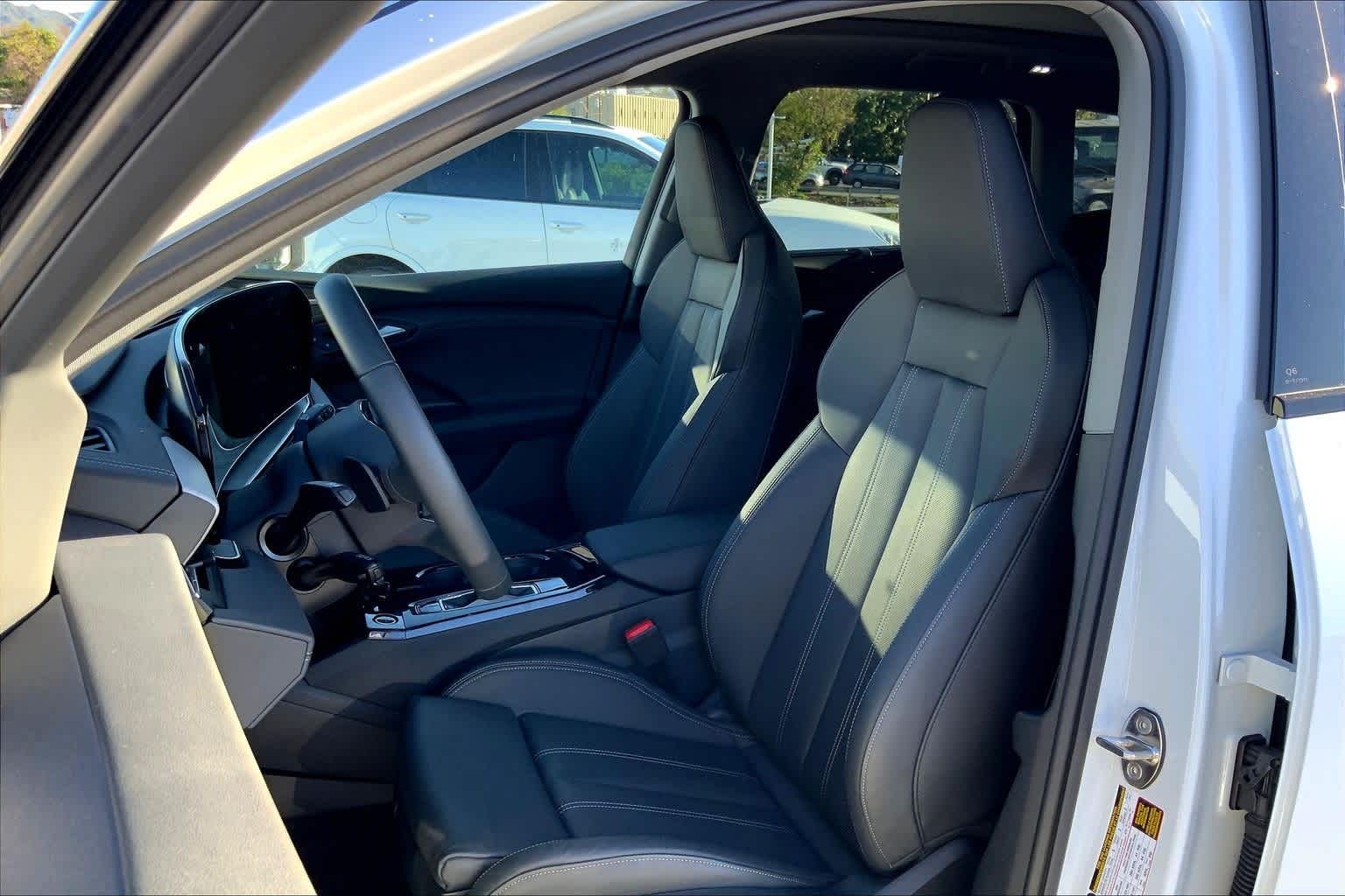 Thumbnail: 2025 Audi Q6 e-tron - 11