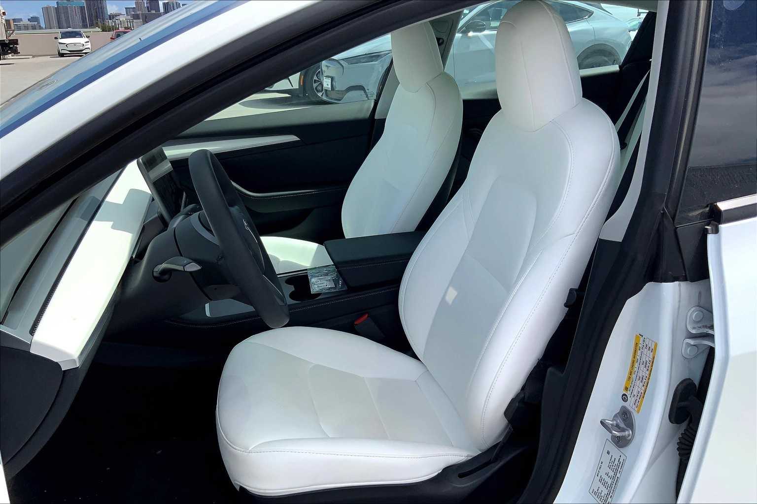Thumbnail: 2022 Tesla Model 3 - 11
