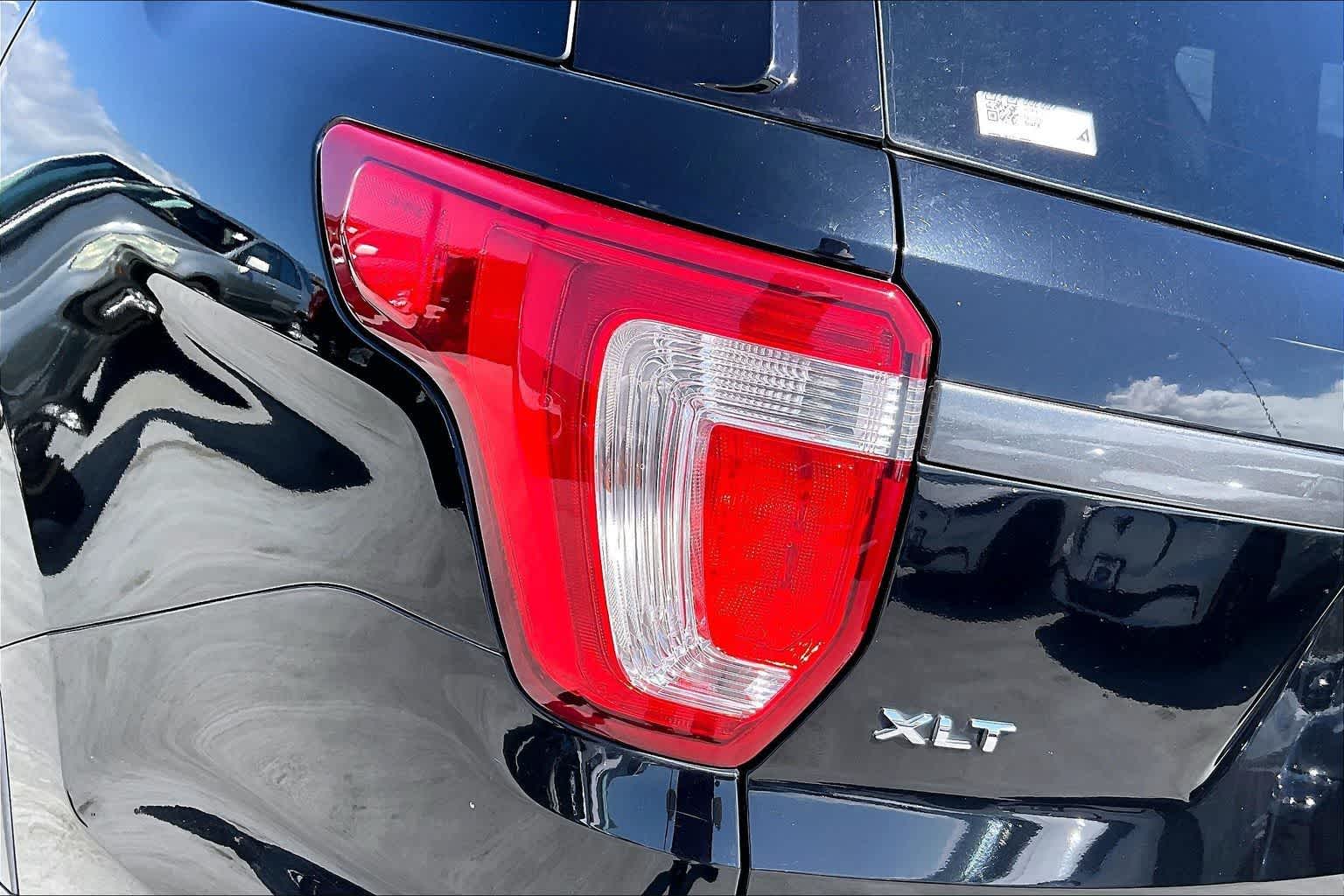 Thumbnail: 2018 Ford Explorer - 32