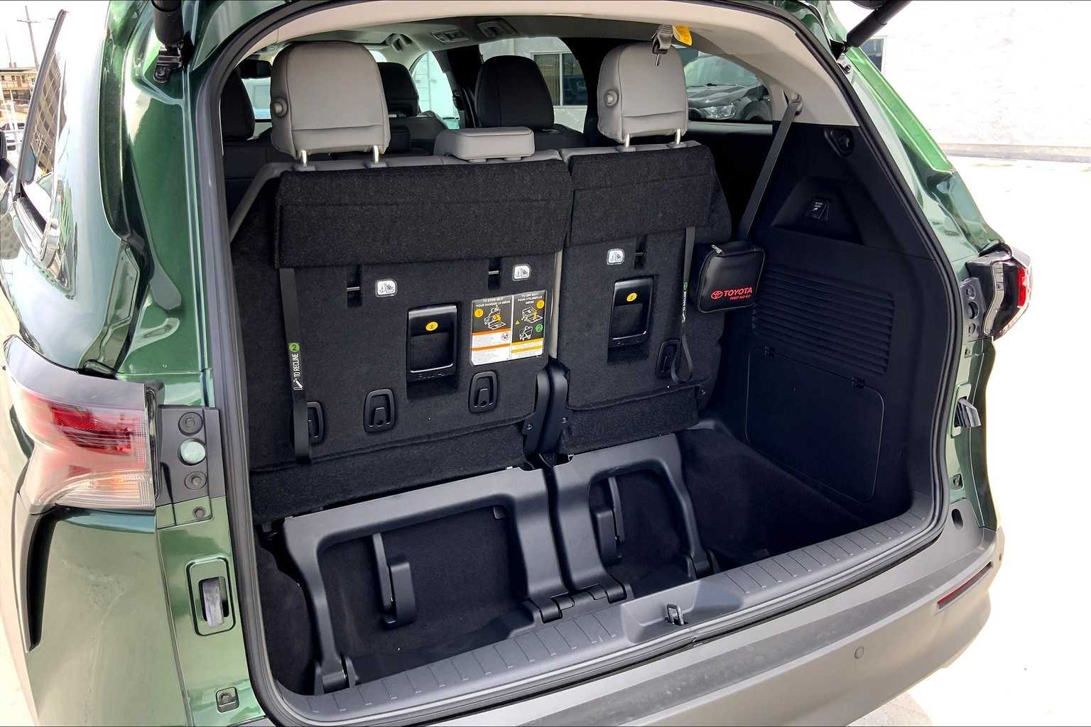 Thumbnail: 2025 Toyota Sienna - 18