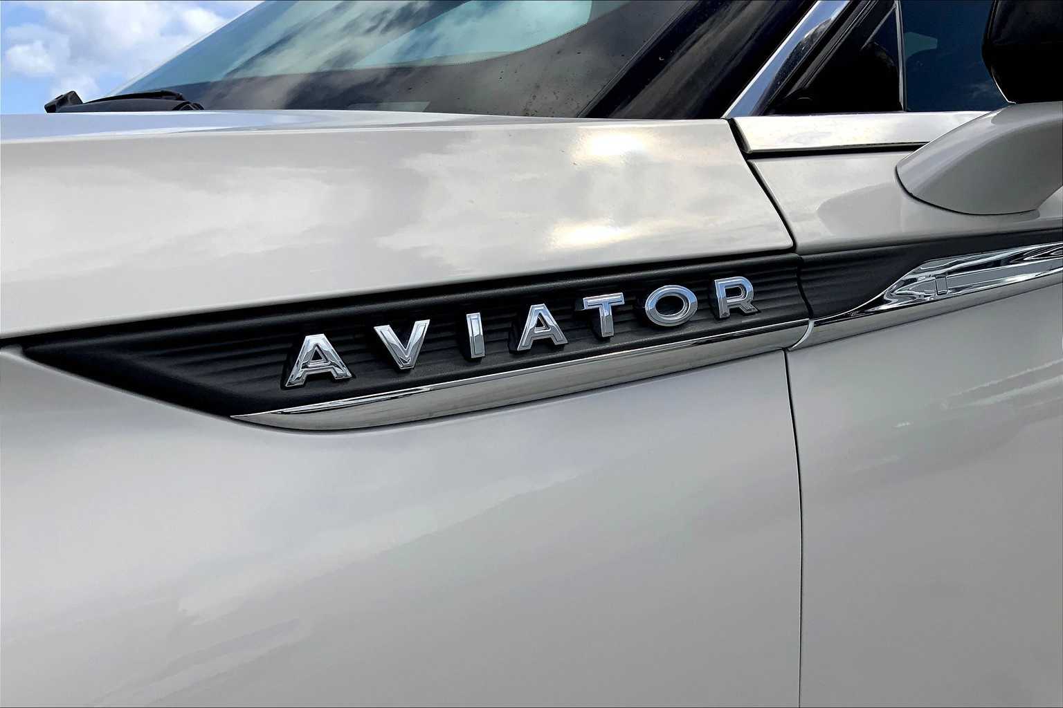 Thumbnail: 2022 Lincoln Aviator - 7