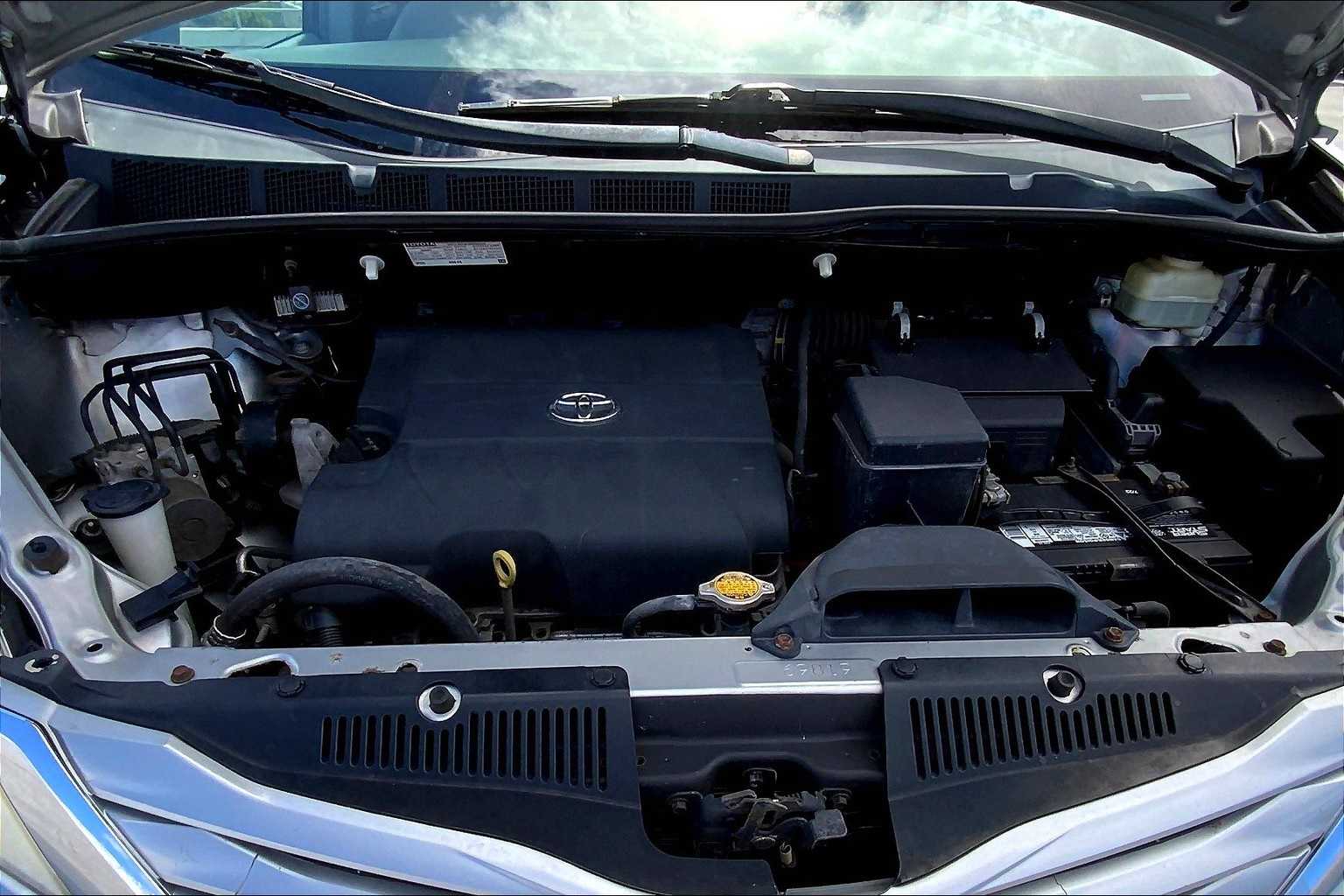 Thumbnail: 2016 Toyota Sienna - 9