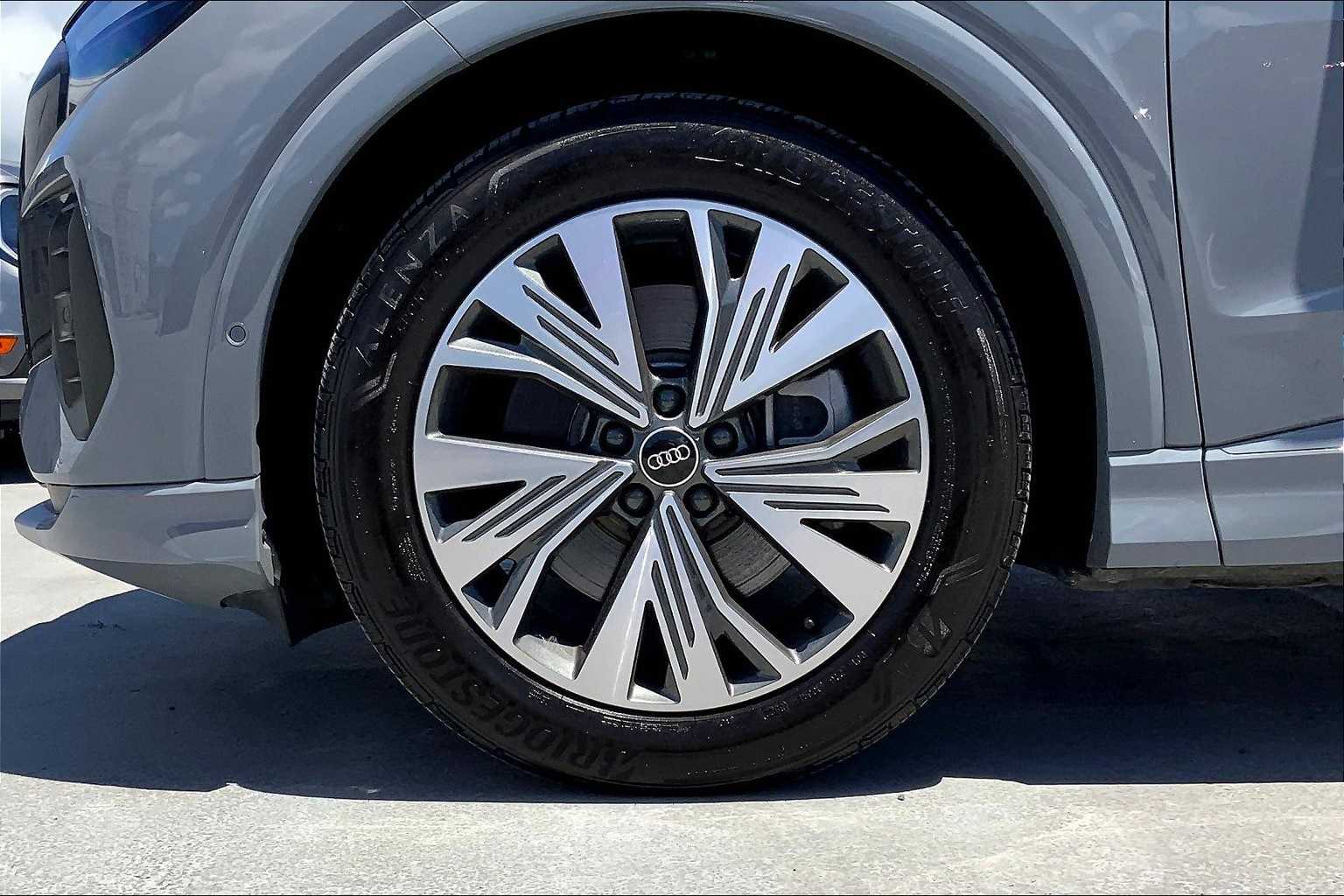 Thumbnail: 2023 Audi Q4 e-tron - 8