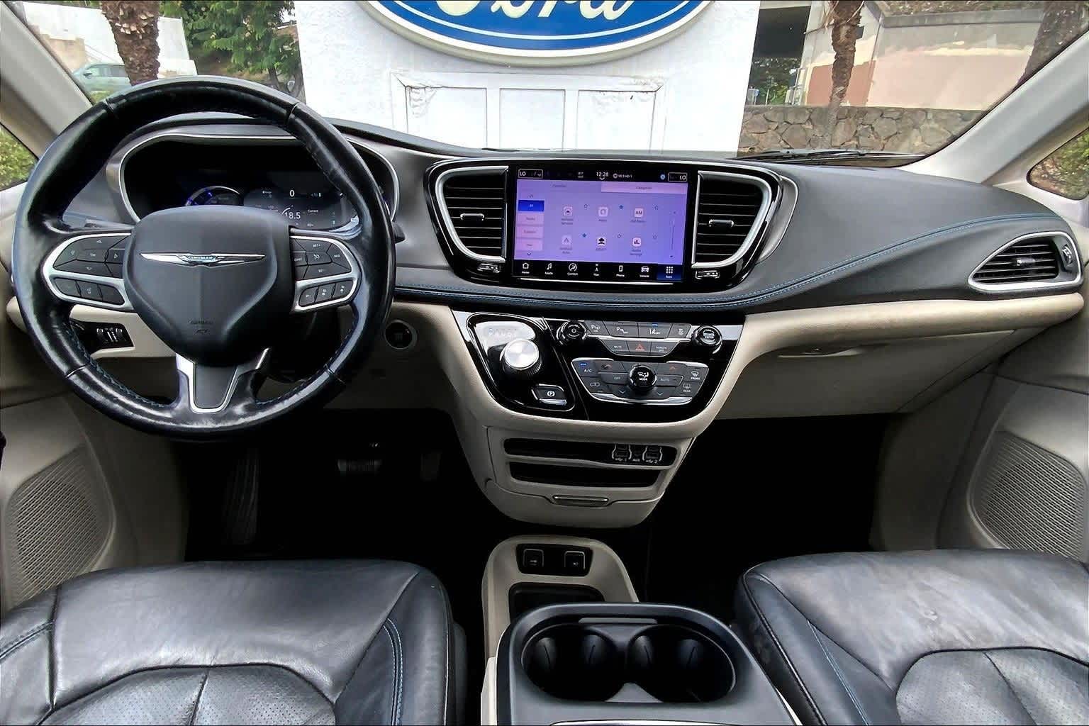 Thumbnail: 2021 Chrysler Pacifica - 10