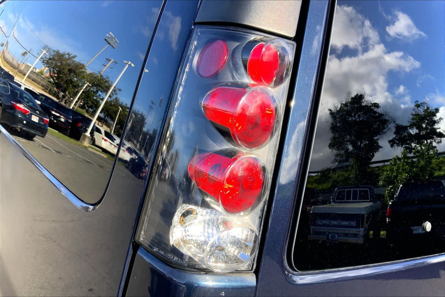 Thumbnail: 2011 Chevrolet Express - 32