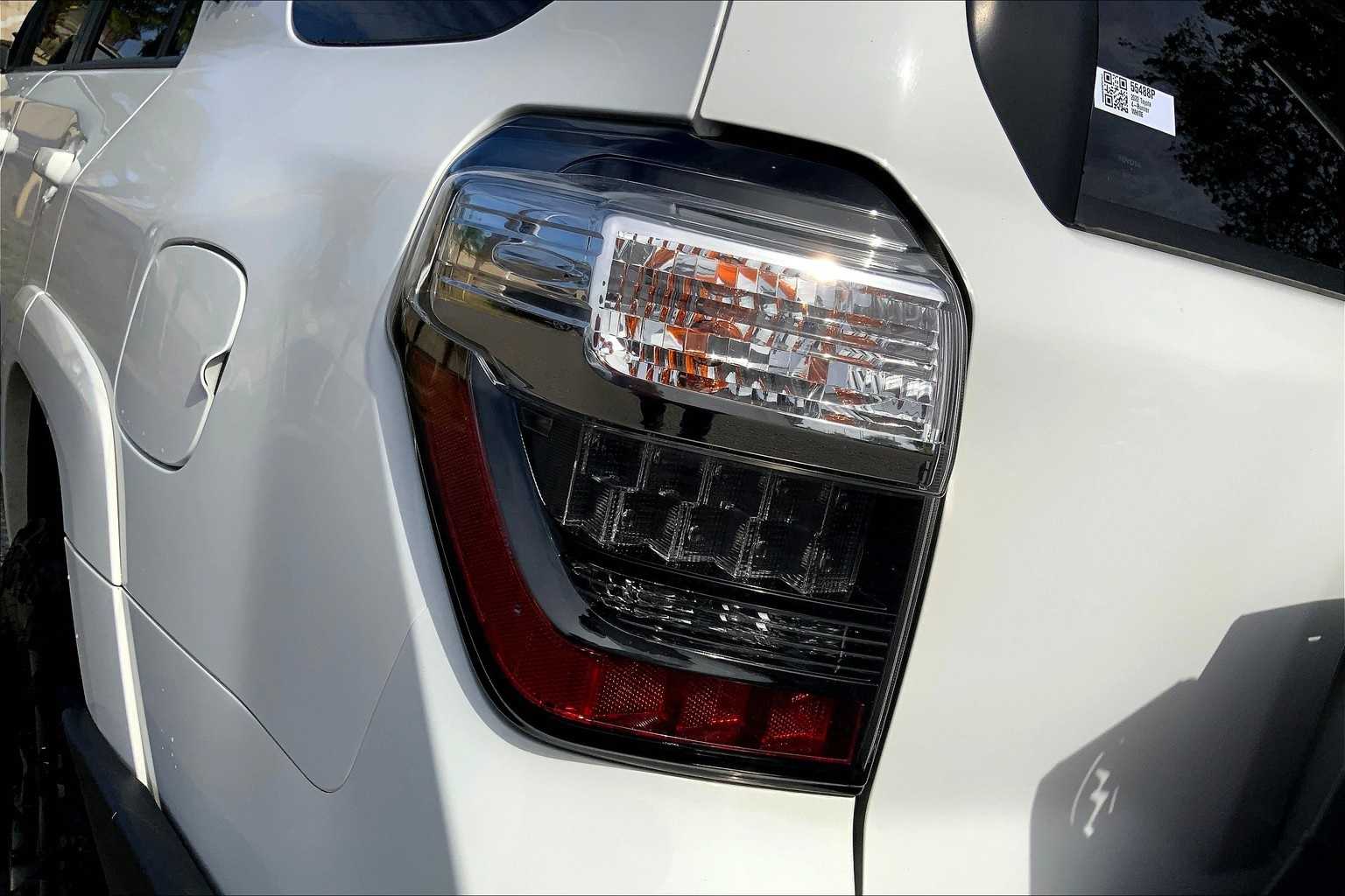 Thumbnail: 2022 Toyota 4Runner - 32