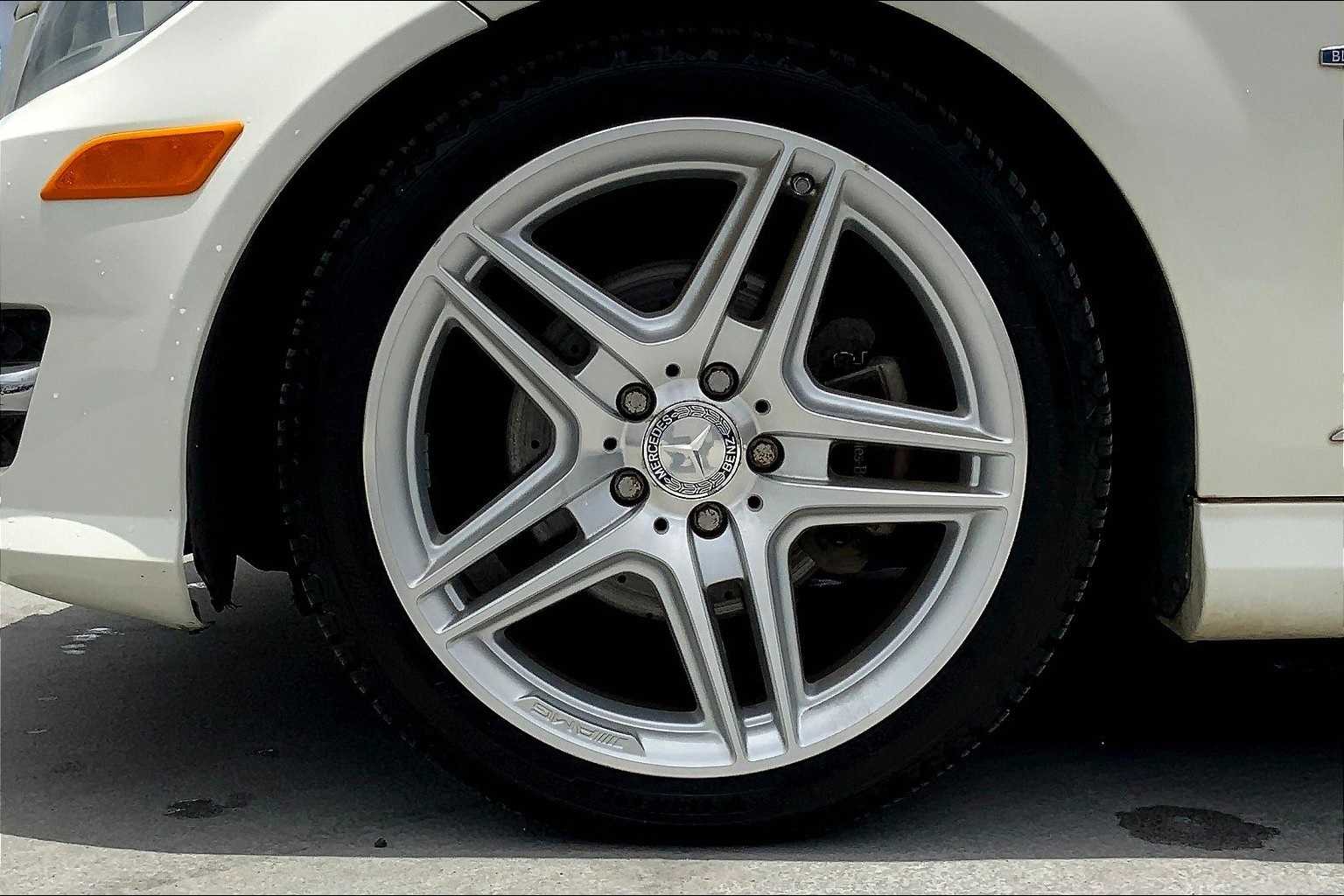 Thumbnail: 2012 Mercedes-Benz C-Class - 8