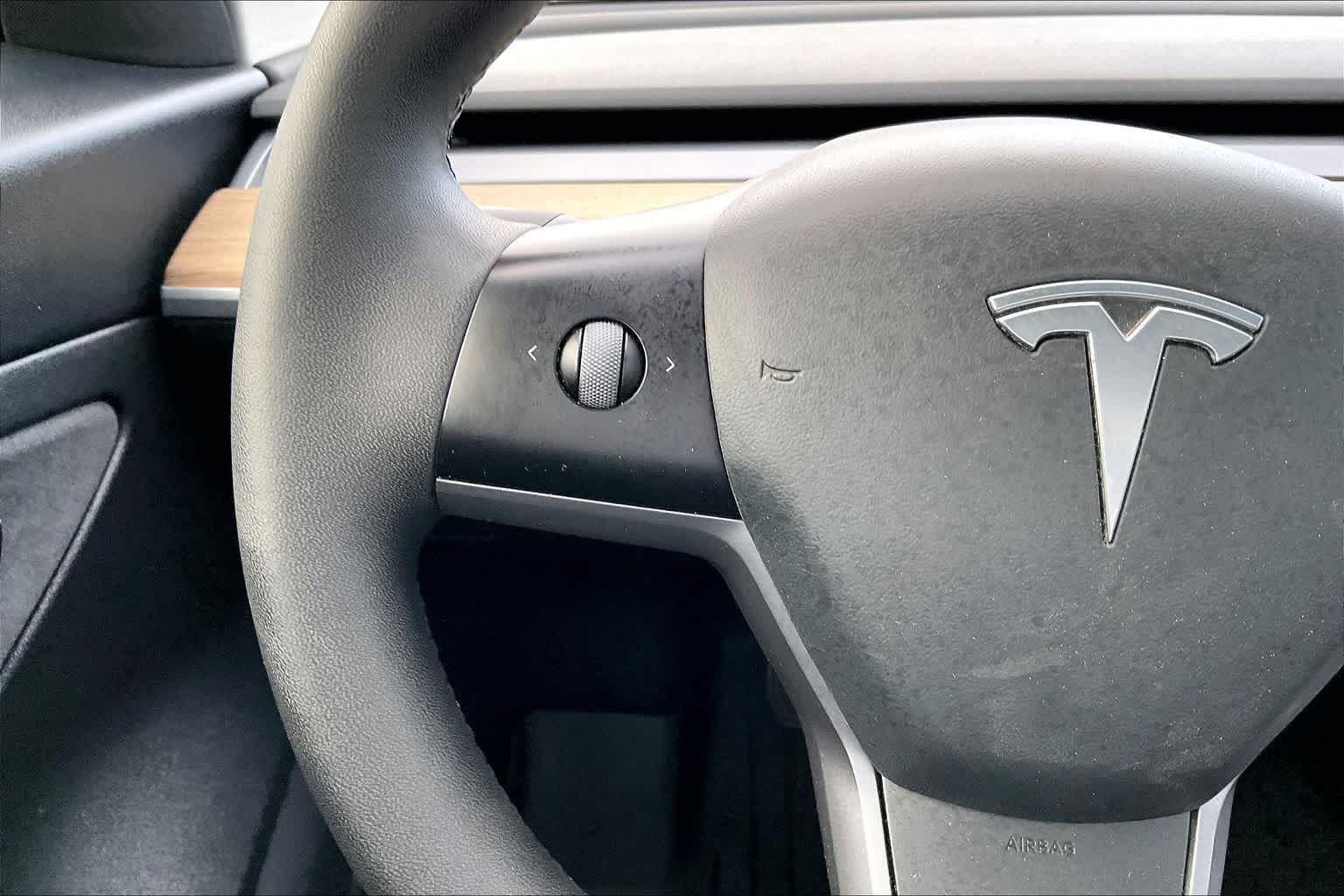 Thumbnail: 2021 Tesla Model 3 - 24