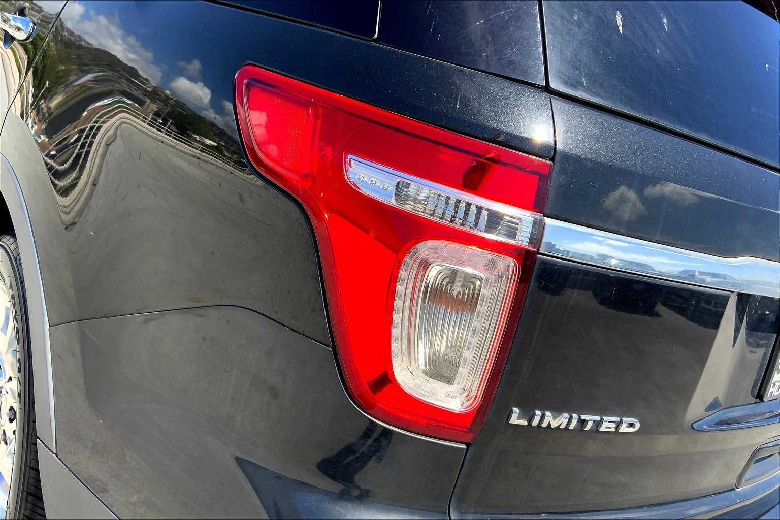 Thumbnail: 2014 Ford Explorer - 32