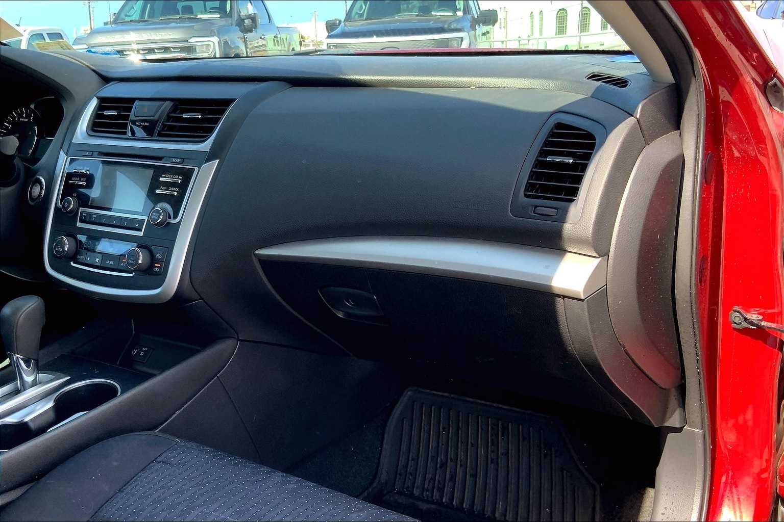 Thumbnail: 2016 Nissan Altima - 23