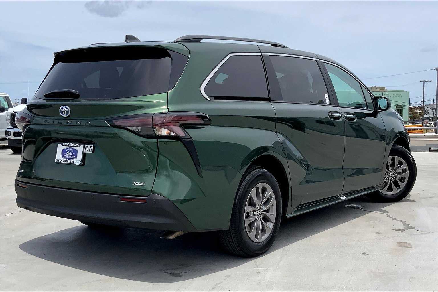 Thumbnail: 2025 Toyota Sienna - 22