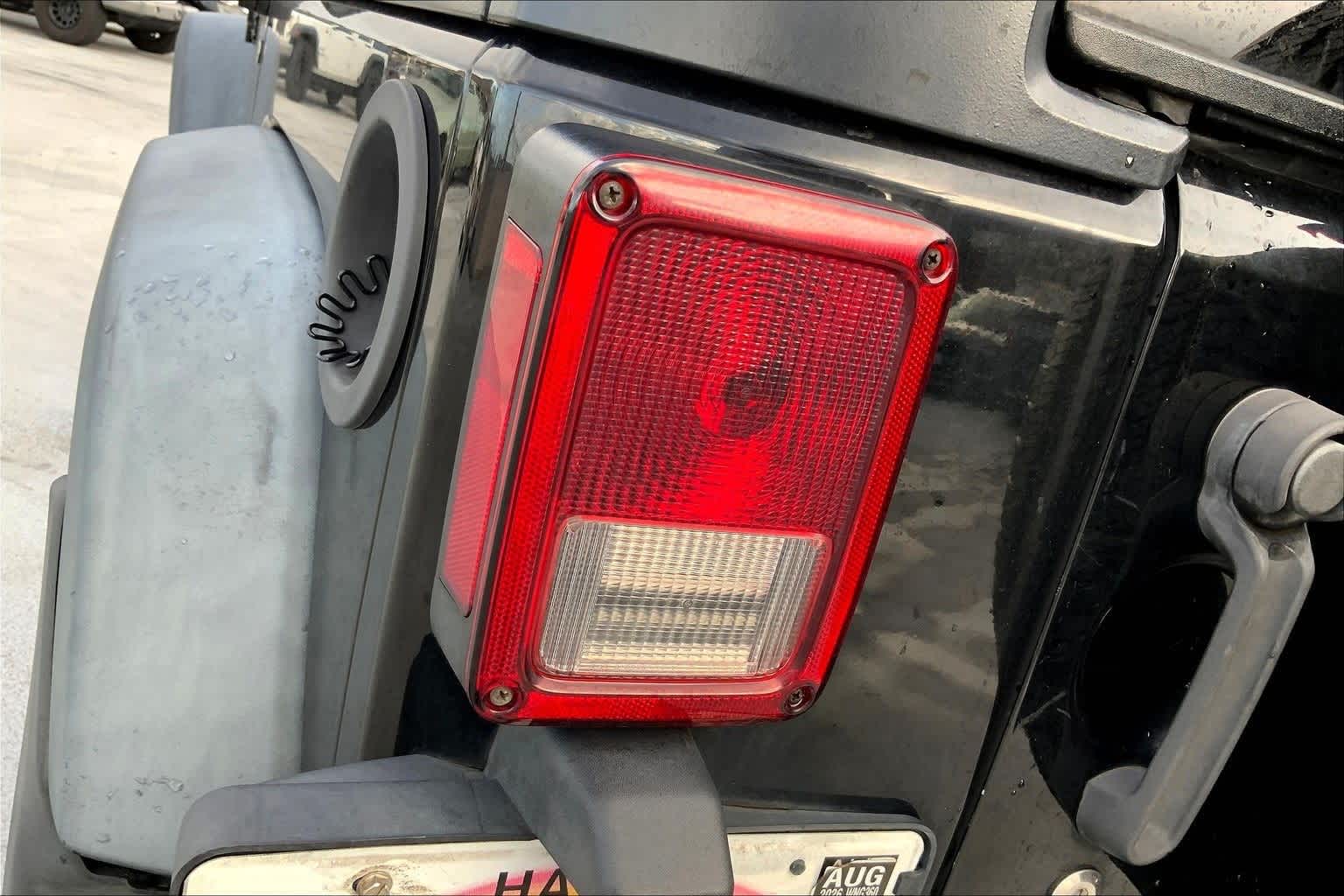 Thumbnail: 2015 Jeep Wrangler - 32