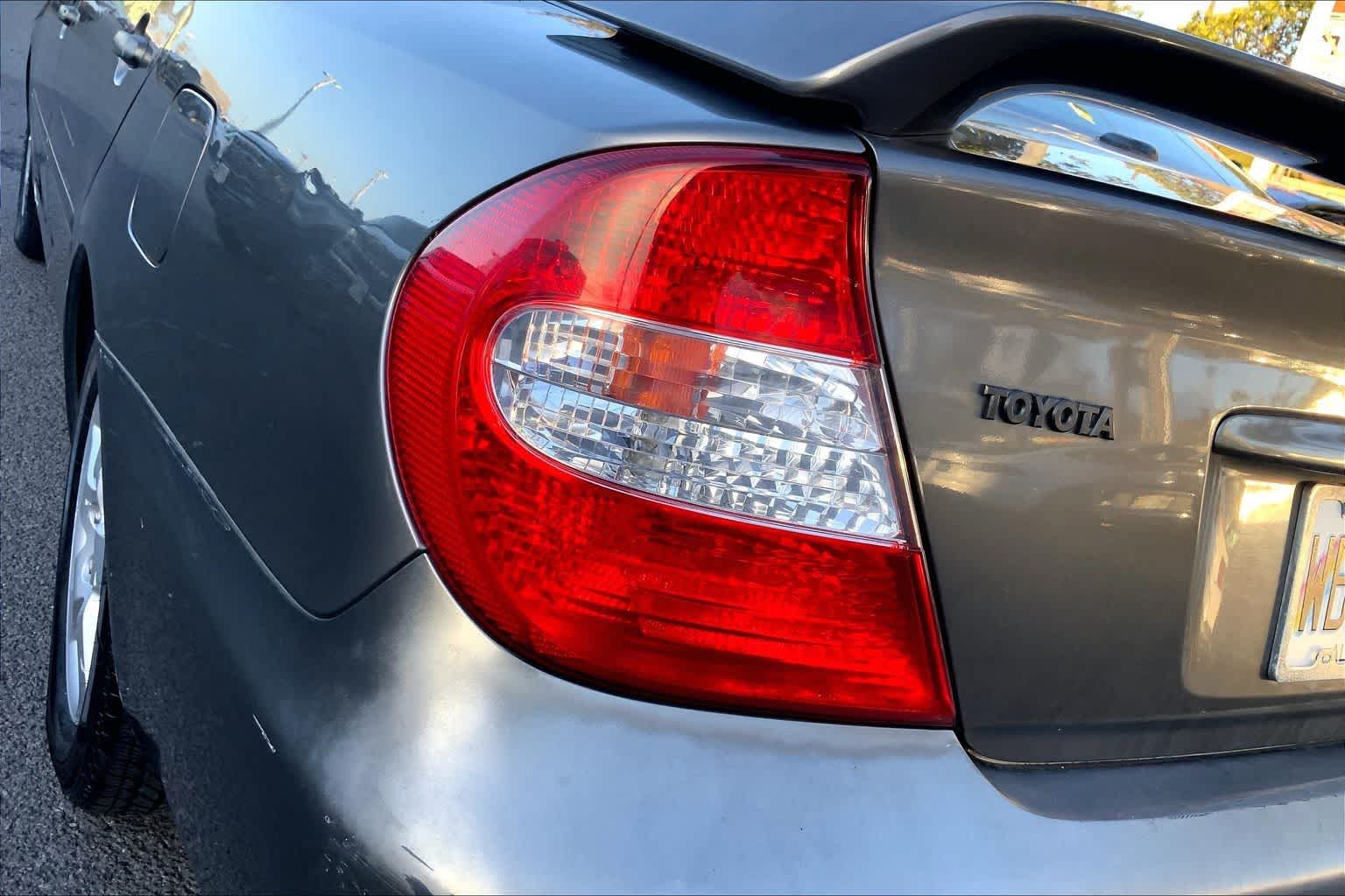 Thumbnail: 2004 Toyota Camry - 32