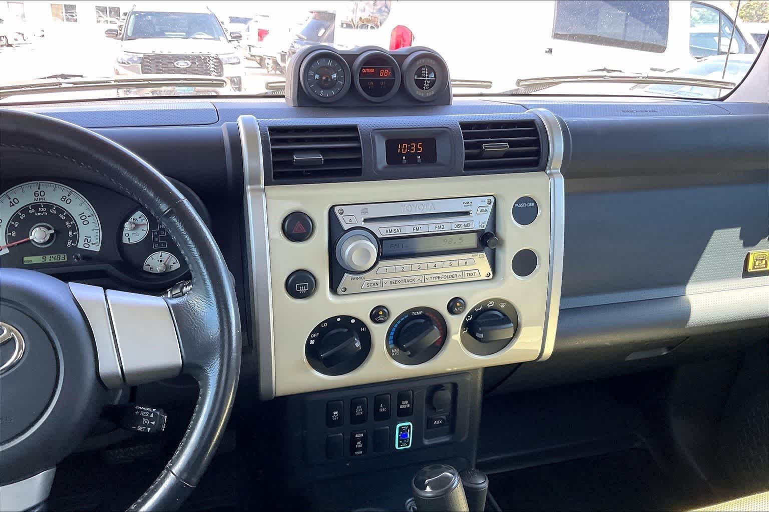 Thumbnail: 2010 Toyota FJ Cruiser - 15