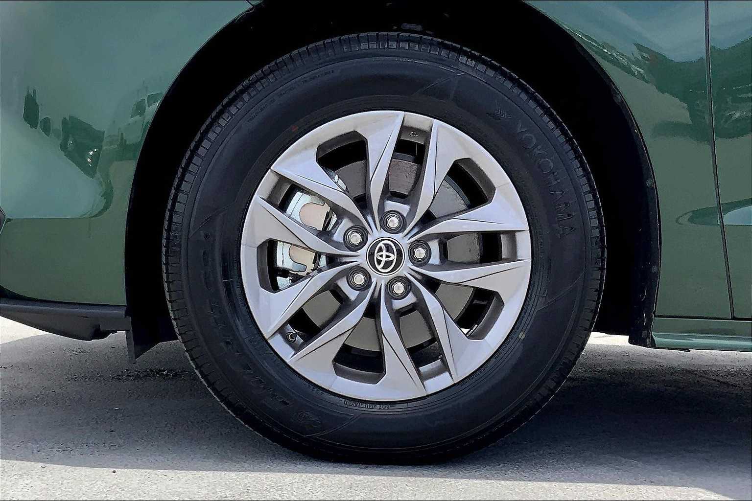 Thumbnail: 2025 Toyota Sienna - 8