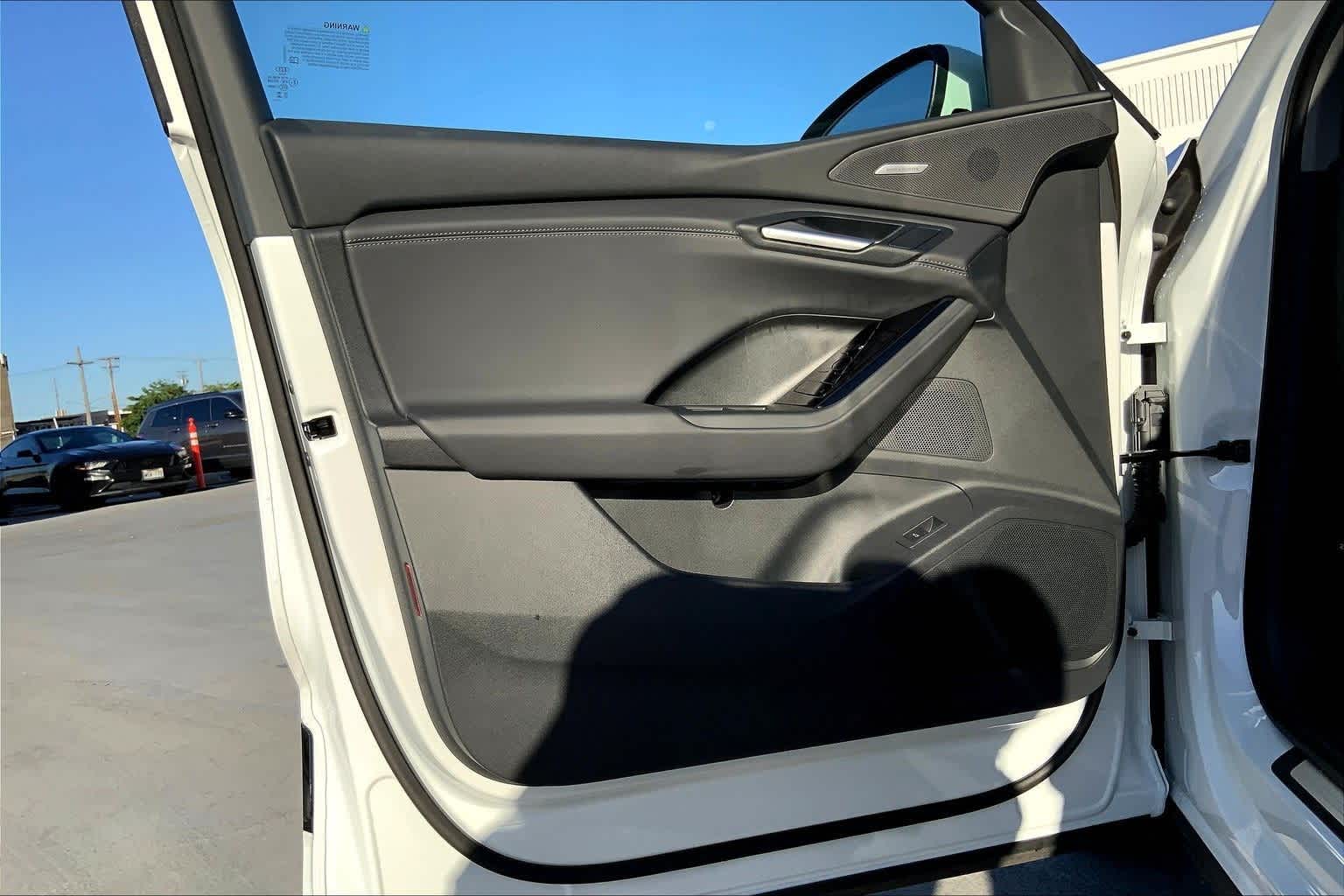 Thumbnail: 2025 Audi Q6 e-tron - 27