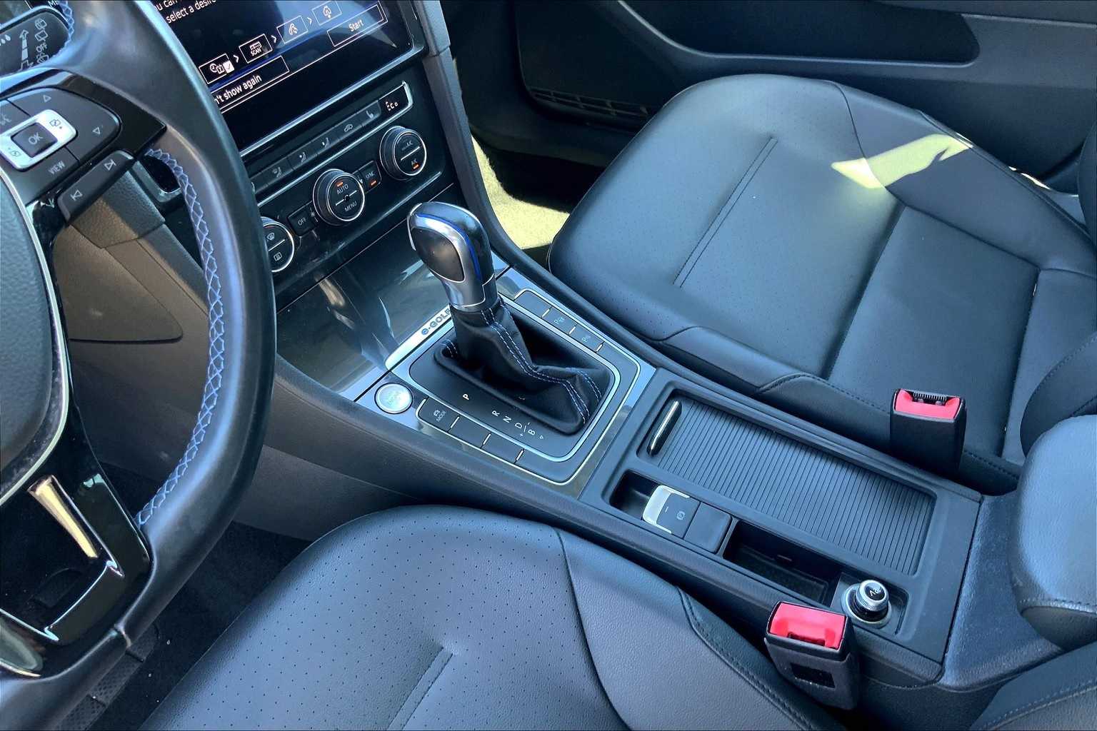 Thumbnail: 2019 Volkswagen e-Golf - 16