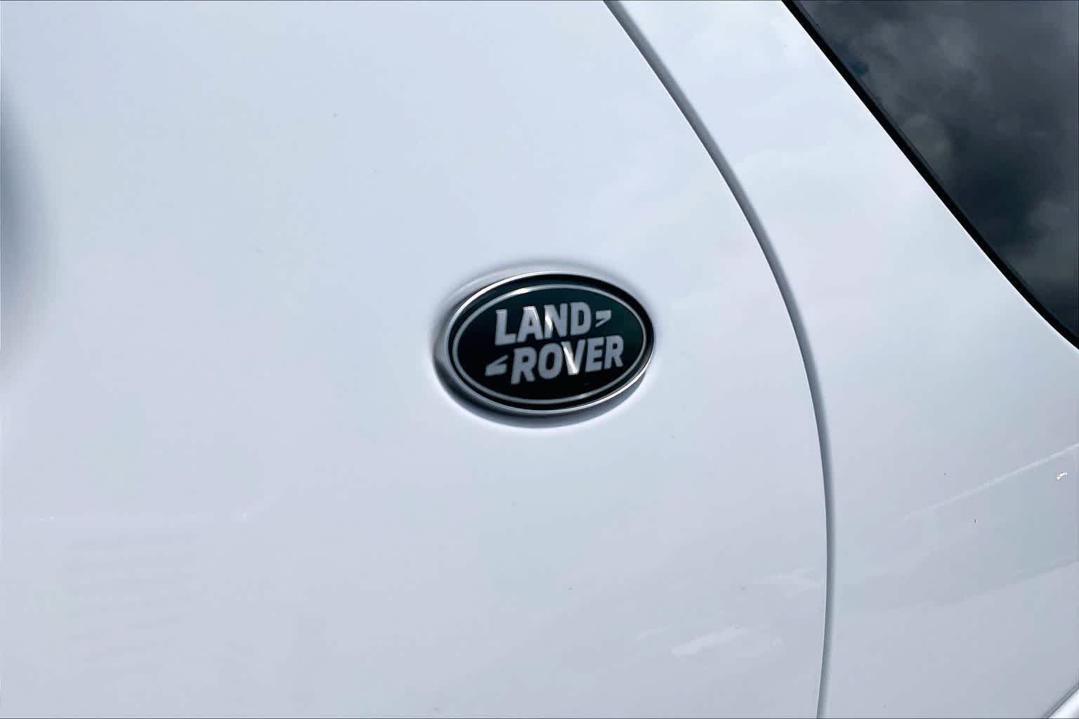 Thumbnail: 2024 Land Rover Discovery - 7