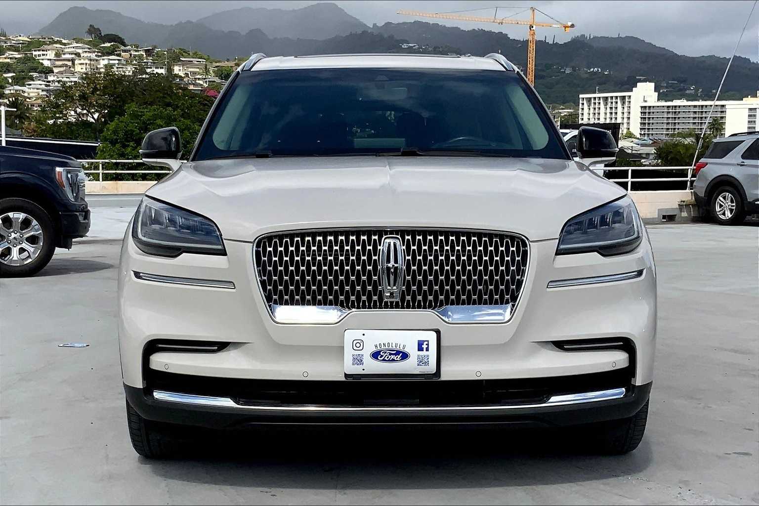 Thumbnail: 2022 Lincoln Aviator - 6
