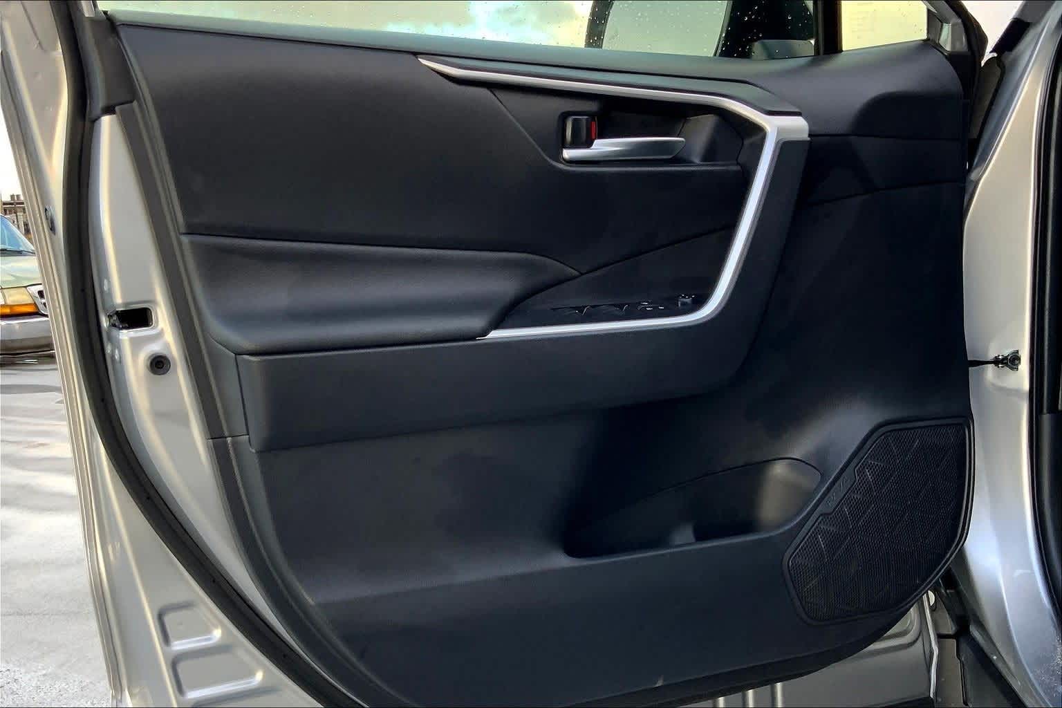 Thumbnail: 2025 Toyota RAV4 - 27