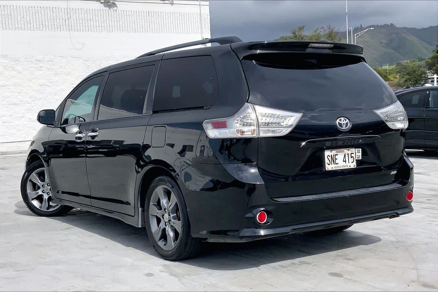 Thumbnail: 2015 Toyota Sienna - 4