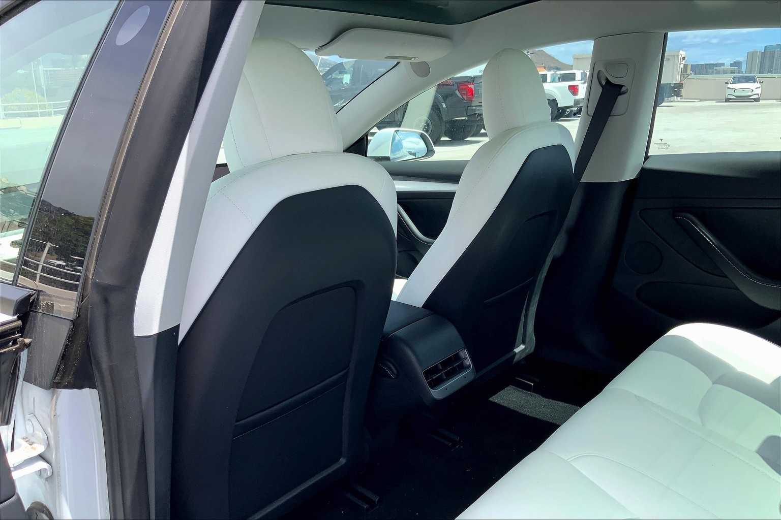 Thumbnail: 2022 Tesla Model 3 - 12