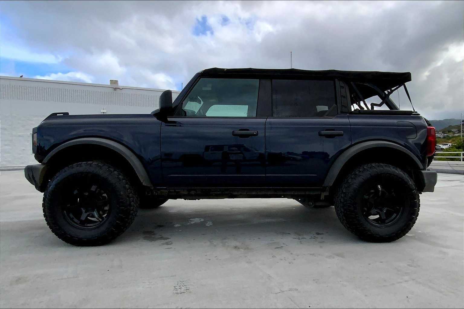 Thumbnail: 2021 Ford Bronco - 3