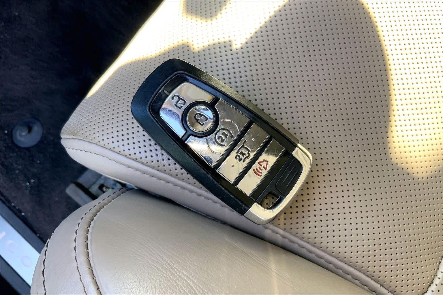 Thumbnail: 2022 Lincoln Navigator - 19