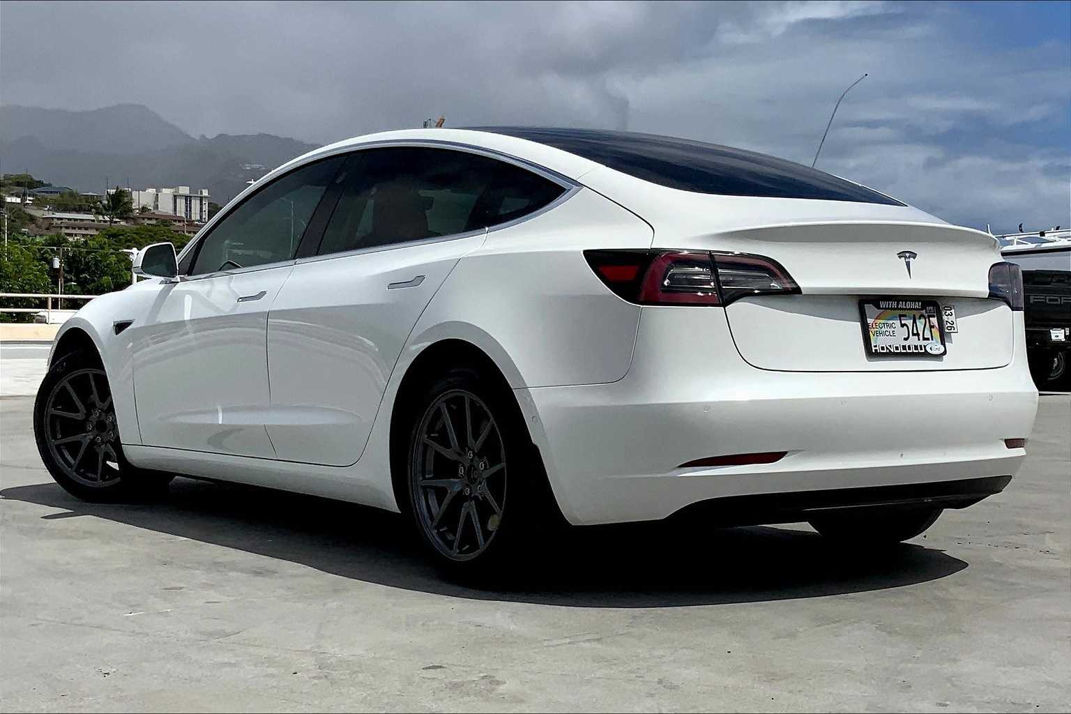 Thumbnail: 2019 Tesla Model 3 - 4