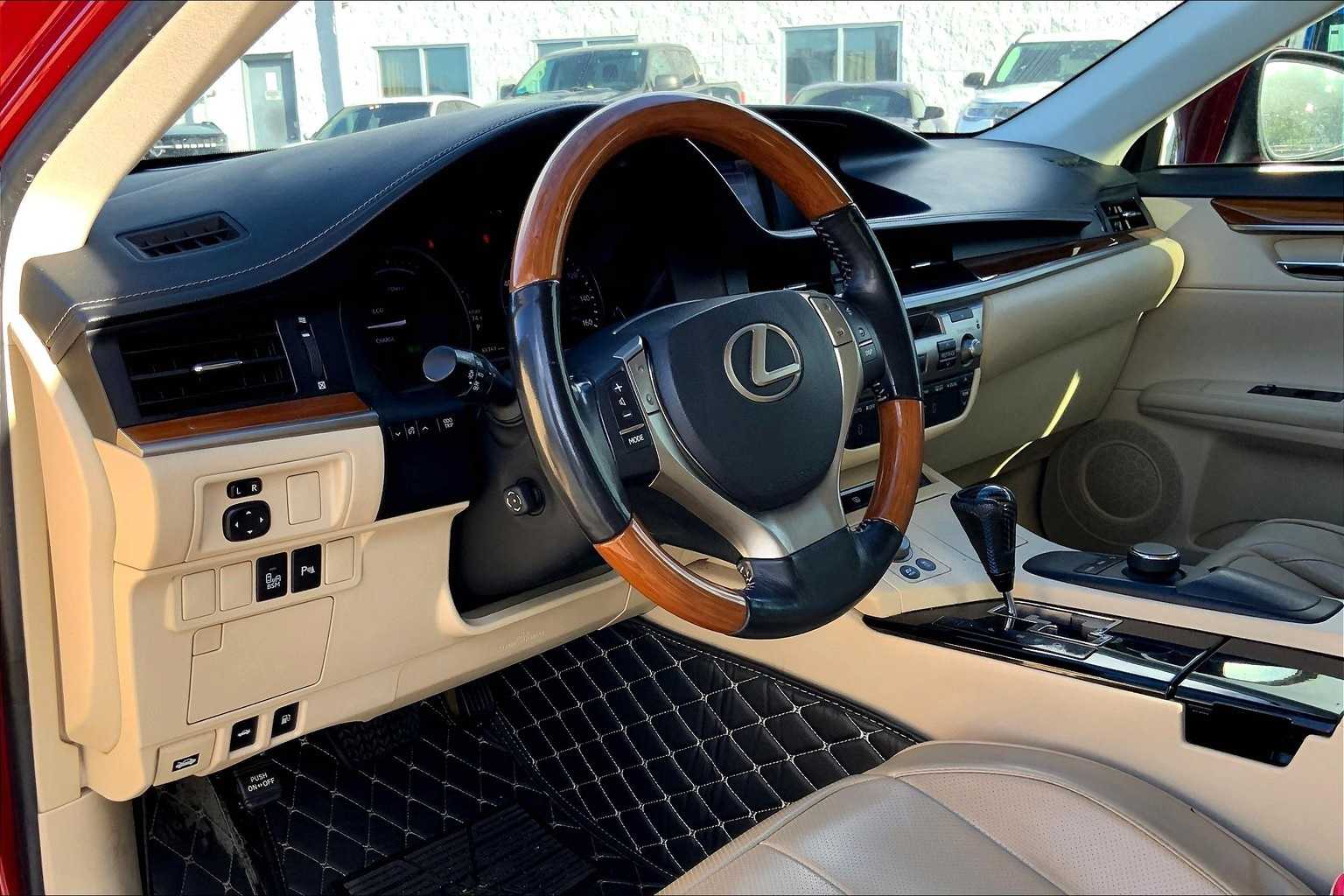 Thumbnail: 2014 Lexus ES - 2