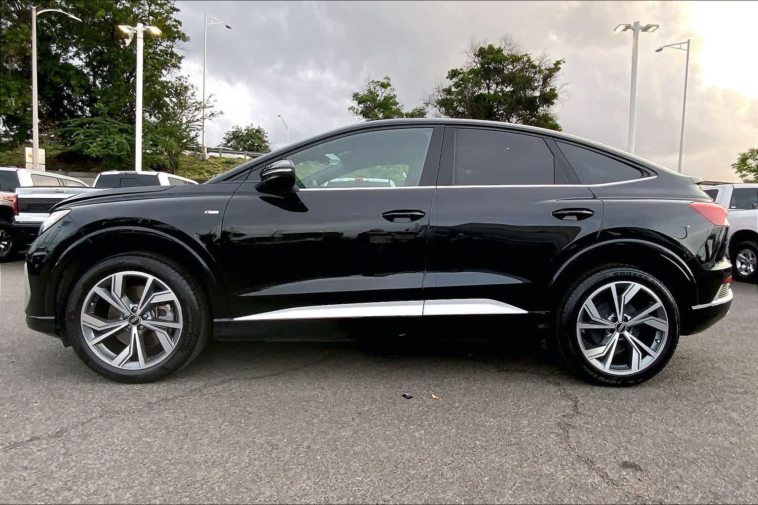 Thumbnail: 2024 Audi Q4 e-tron - 3