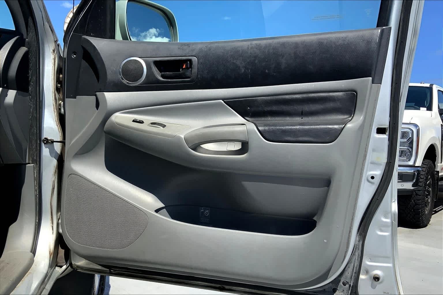 Thumbnail: 2005 Toyota Tacoma - 28