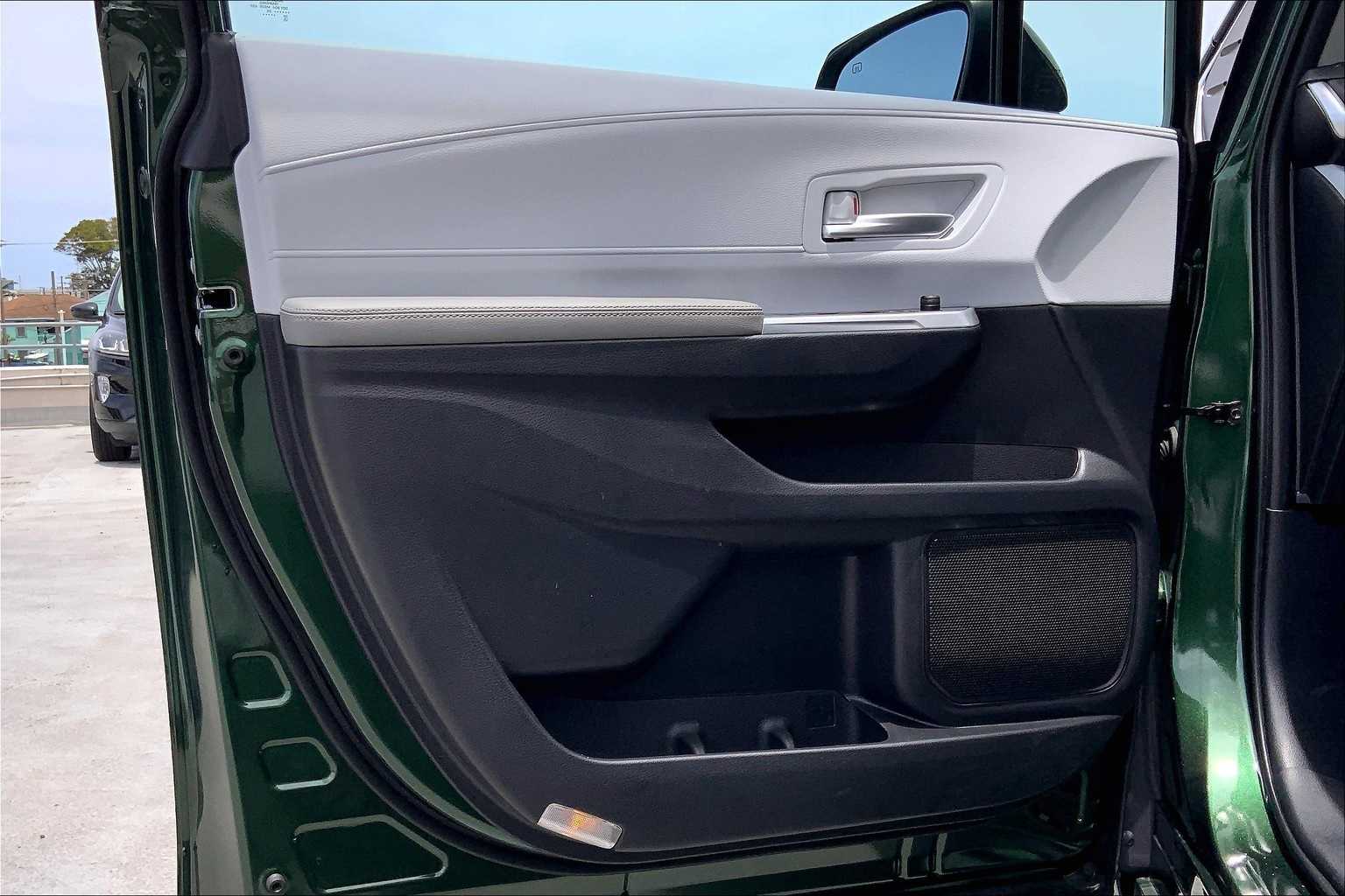 Thumbnail: 2025 Toyota Sienna - 27