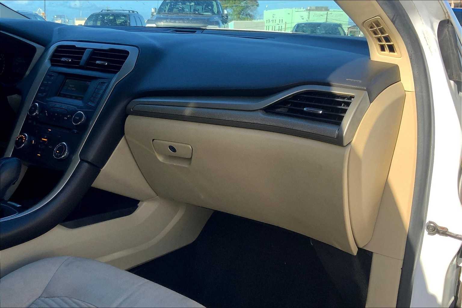 Thumbnail: 2016 Ford Fusion - 23