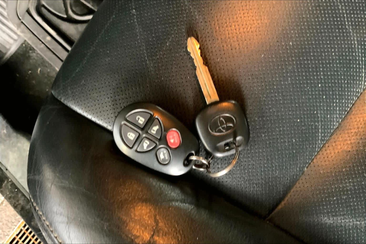 Thumbnail: 2015 Toyota Sienna - 19