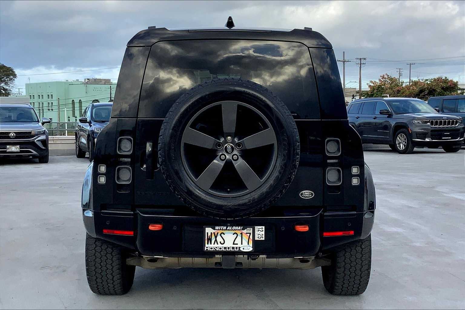 Thumbnail: 2023 Land Rover Defender - 5