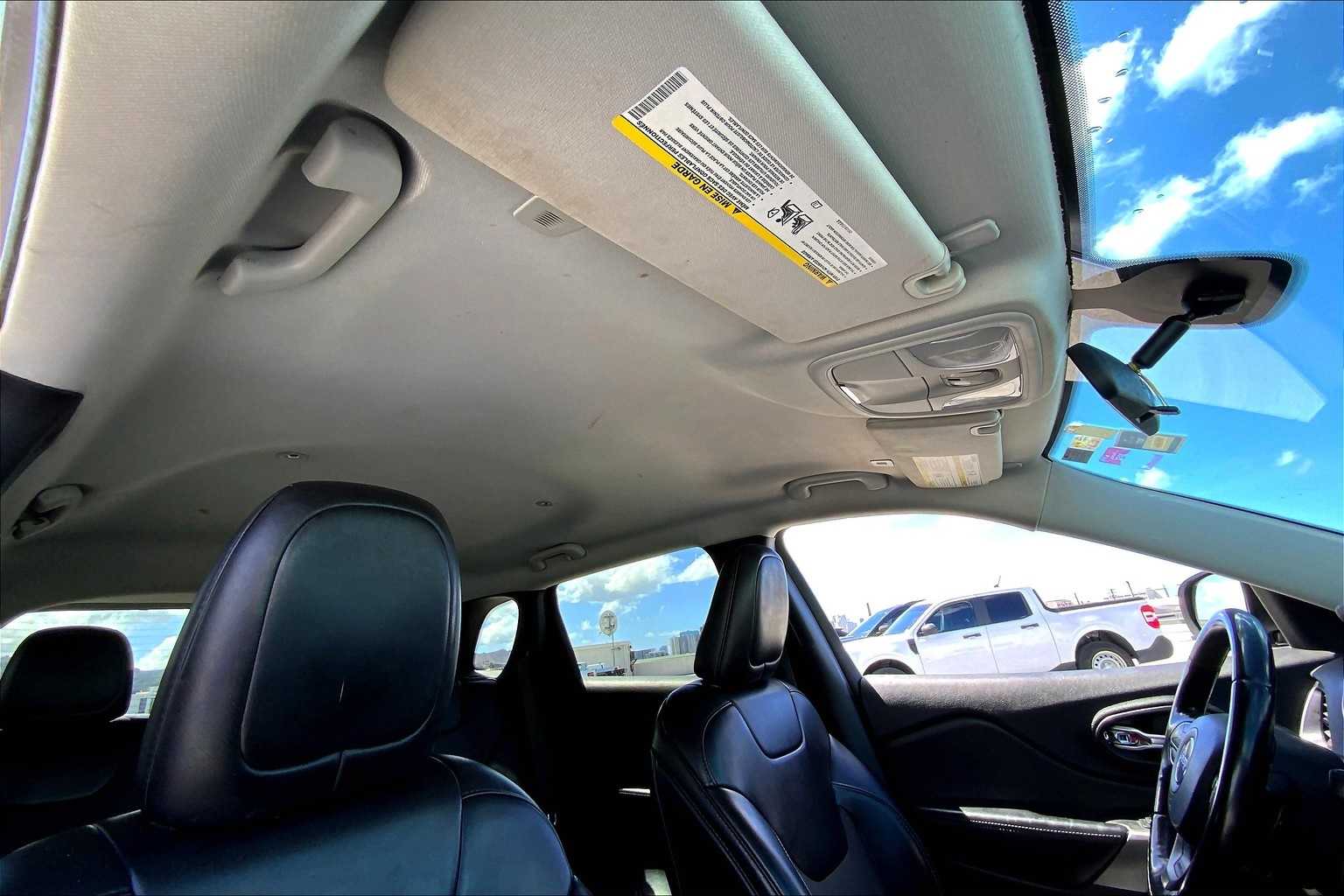 Thumbnail: 2019 Jeep Cherokee - 30