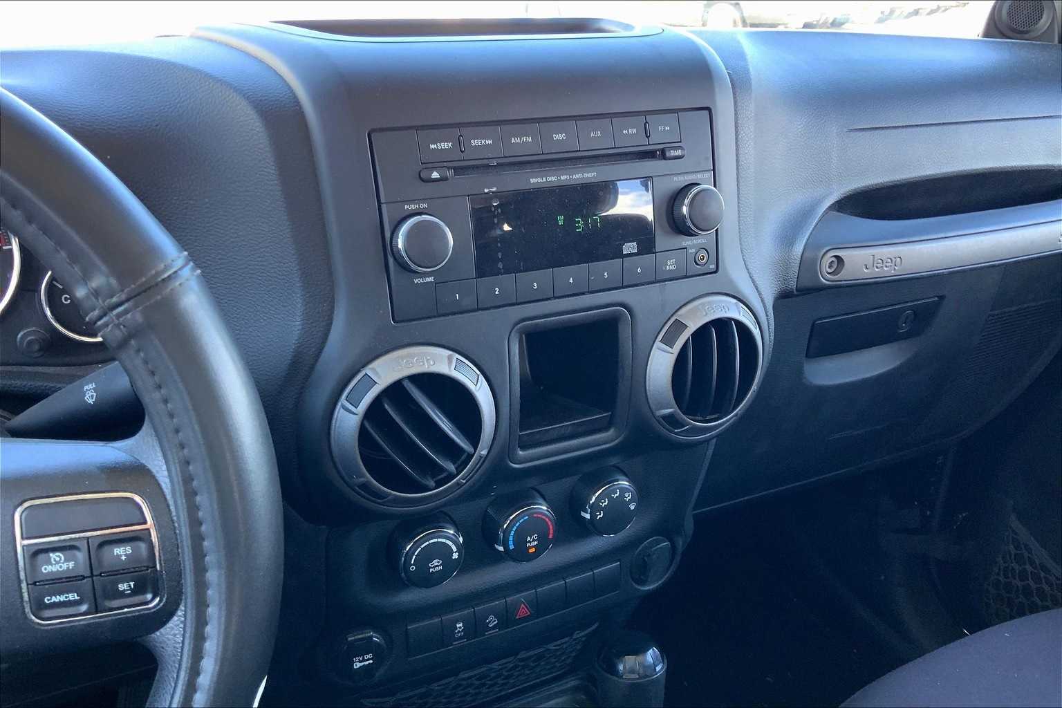 Thumbnail: 2013 Jeep Wrangler - 15