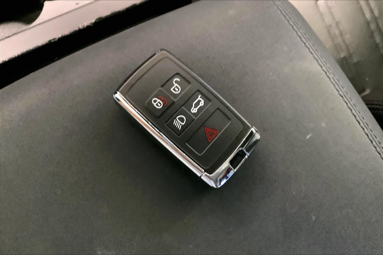 Thumbnail: 2022 Land Rover Defender - 19