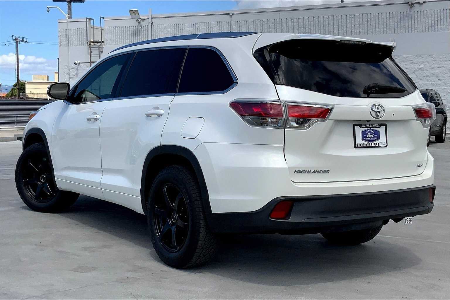 Thumbnail: 2016 Toyota Highlander - 4