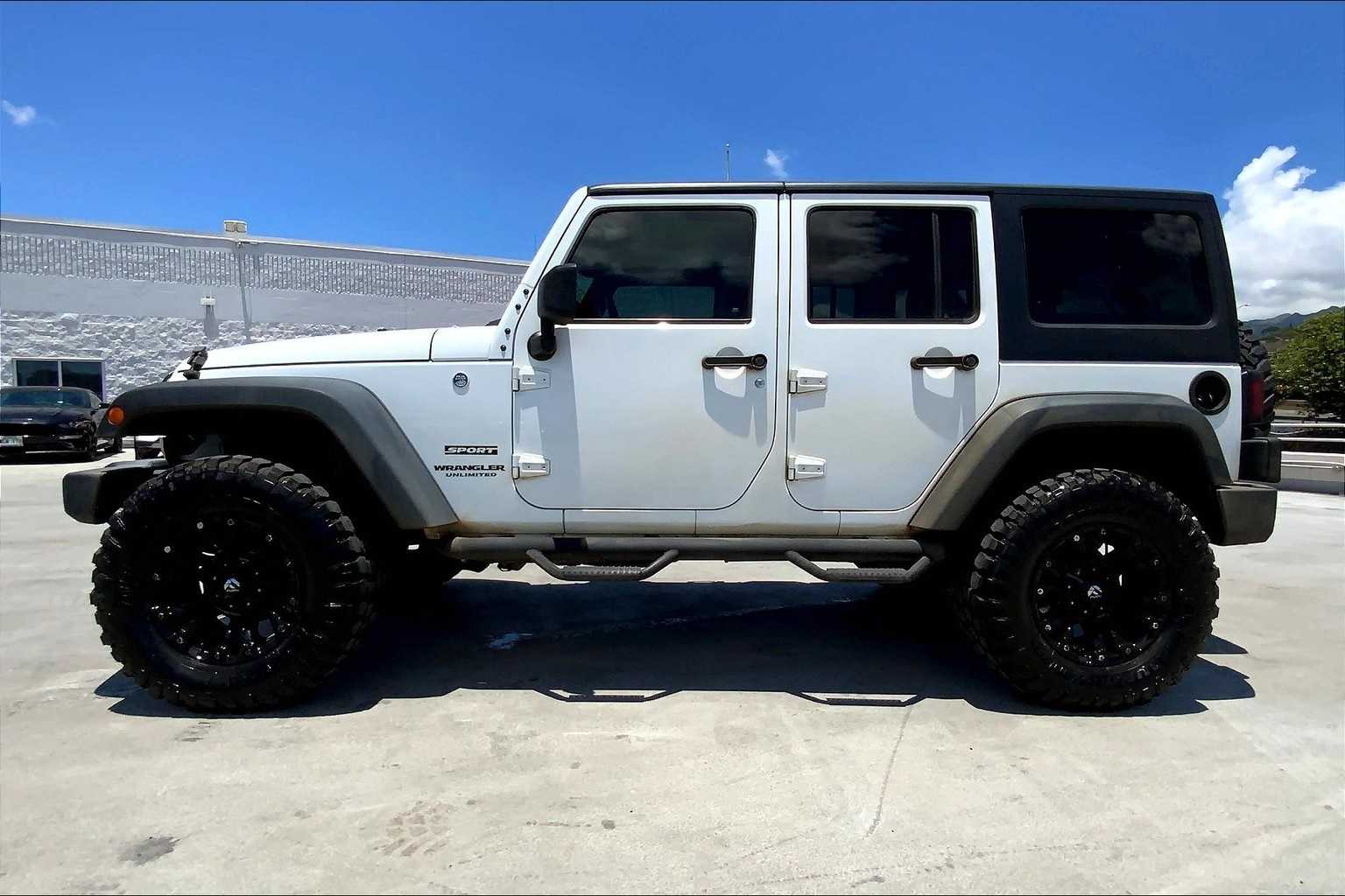 Thumbnail: 2016 Jeep Wrangler - 3